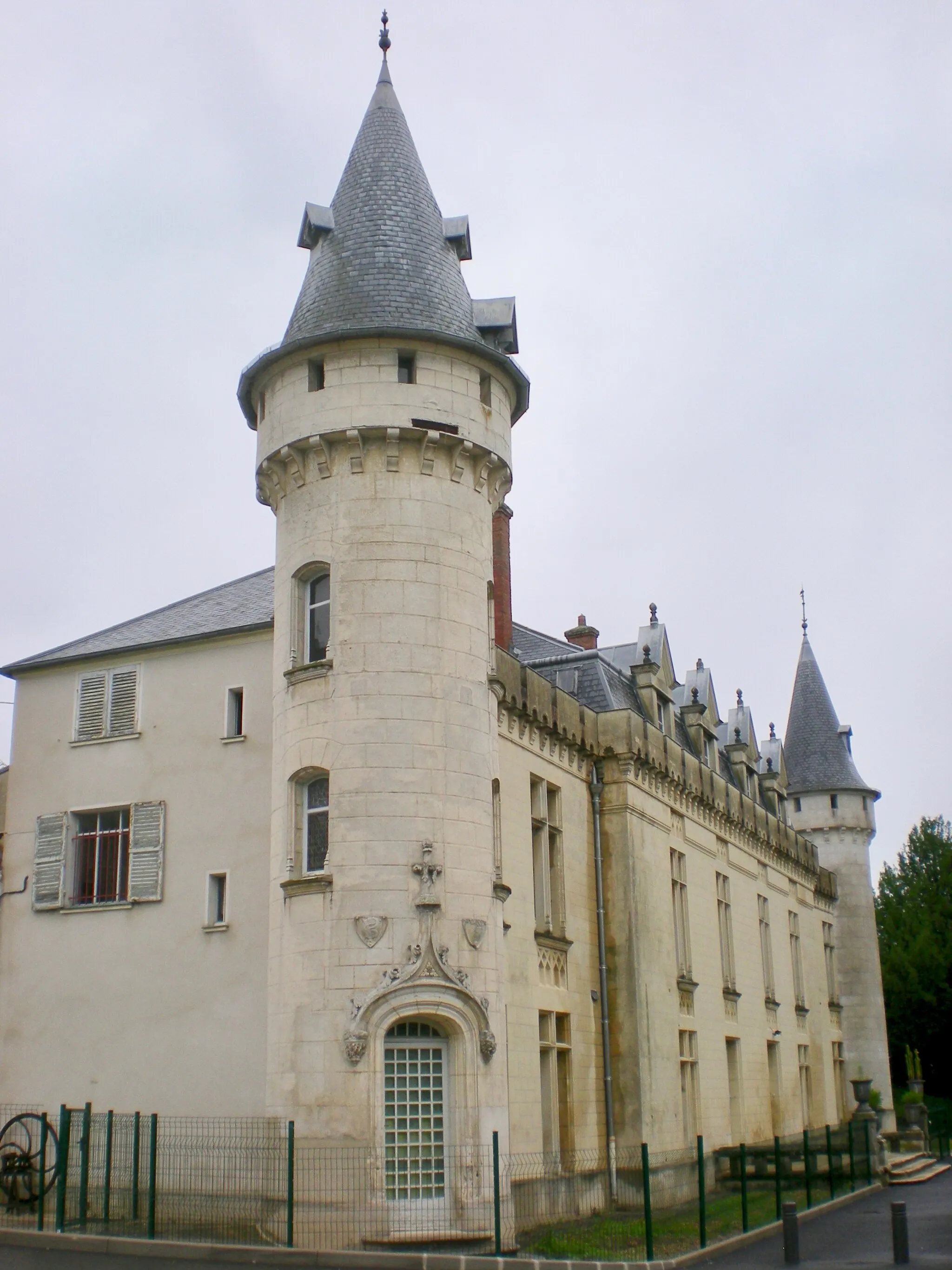 Photo showing: Ancienne école maternelle de Chaumes en Brie (Château de l'Abbaye)