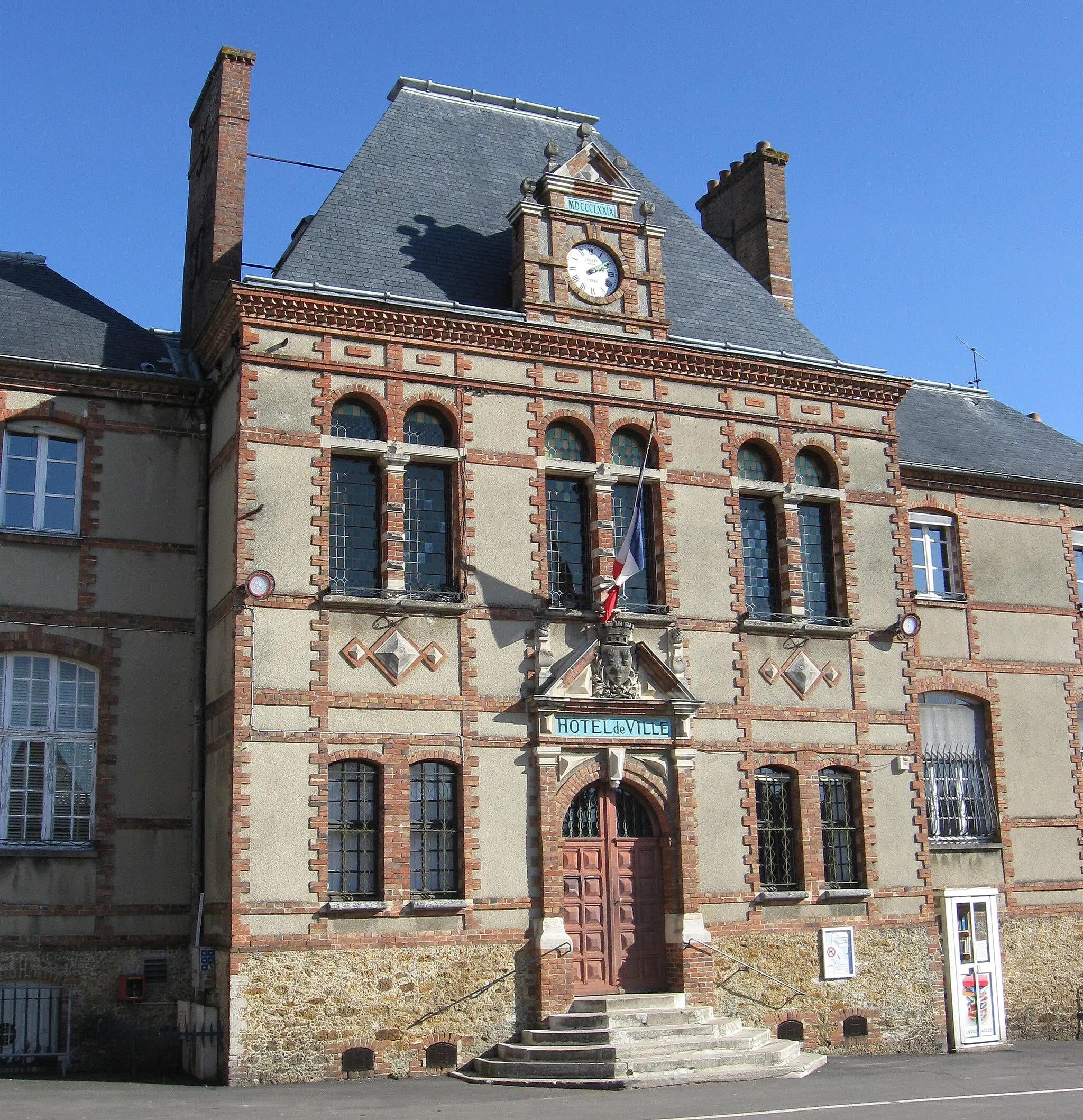 Photo showing: Mairie de Chaumes-en-Brie. (Seine-et-Marne, région Île-de-France).