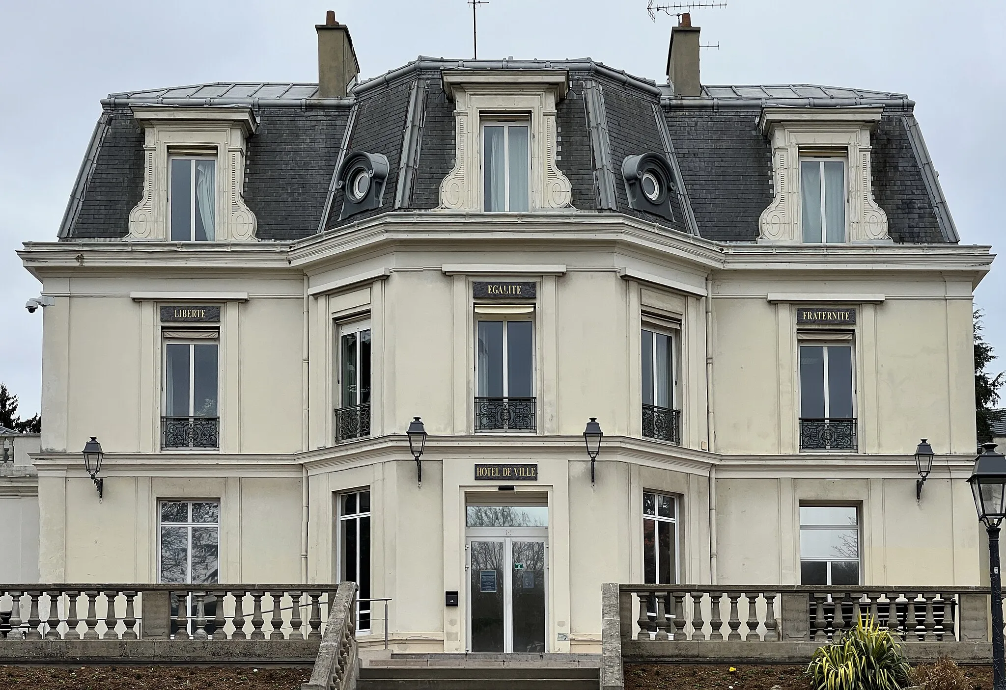 Photo showing: Hôtel de ville de Chaville.