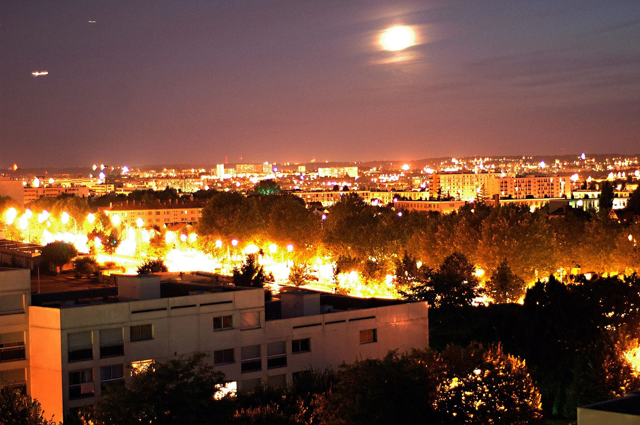 Photo showing: Night view over Chevilly-Larue (Val-de-Marne)