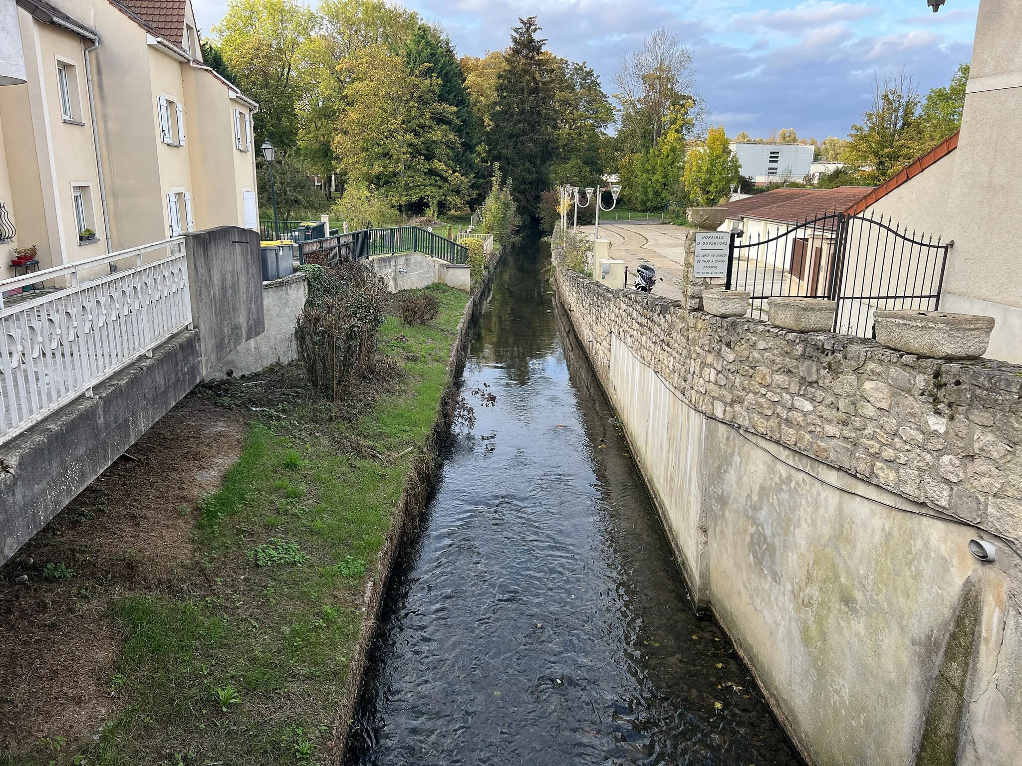 Photo showing: Rivière de la Beuvronne, Claye-Souilly.