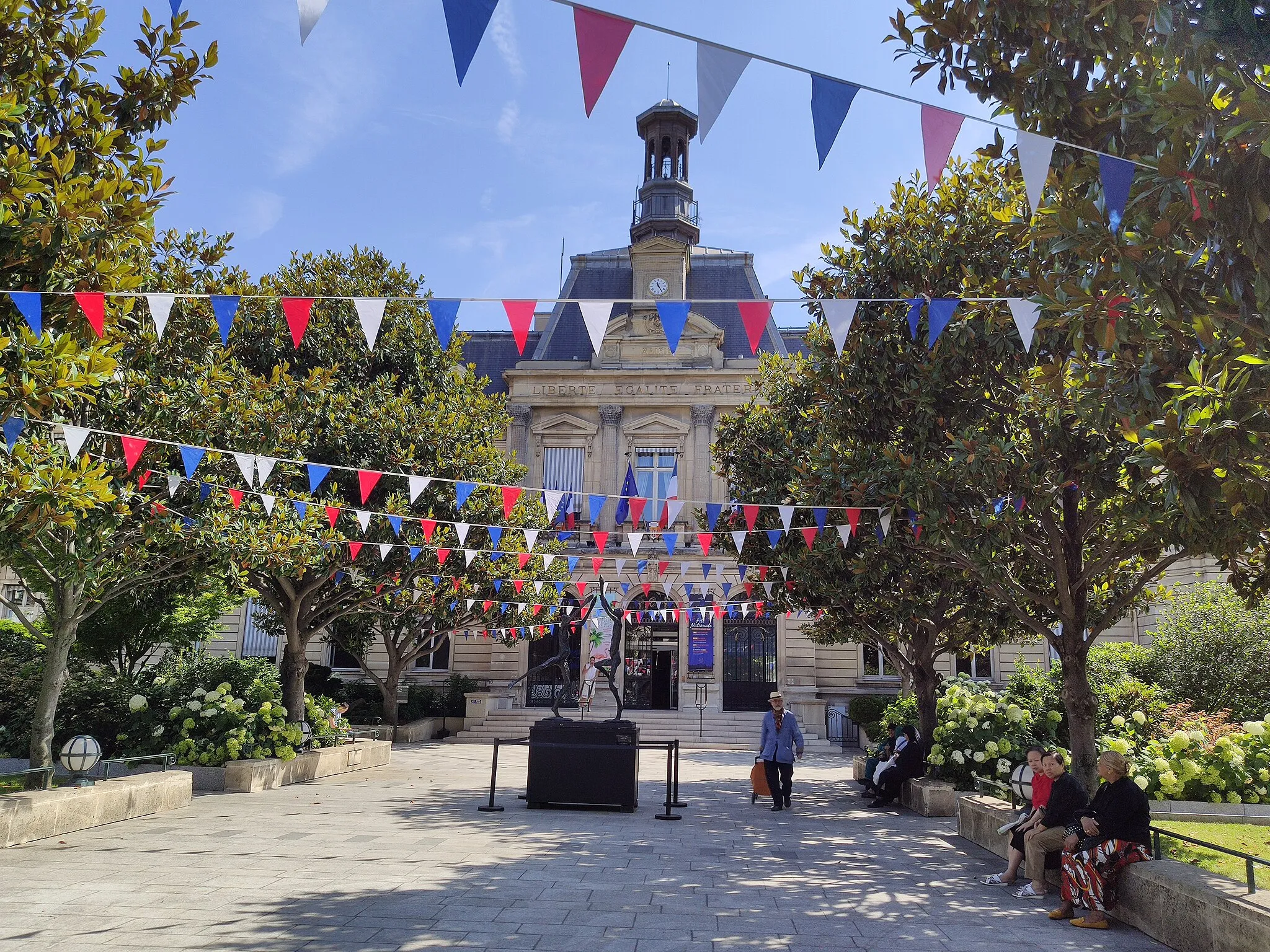 Photo showing: Hôtel-de-Ville de Clichy : Pavoisement du 14 juillet 2019