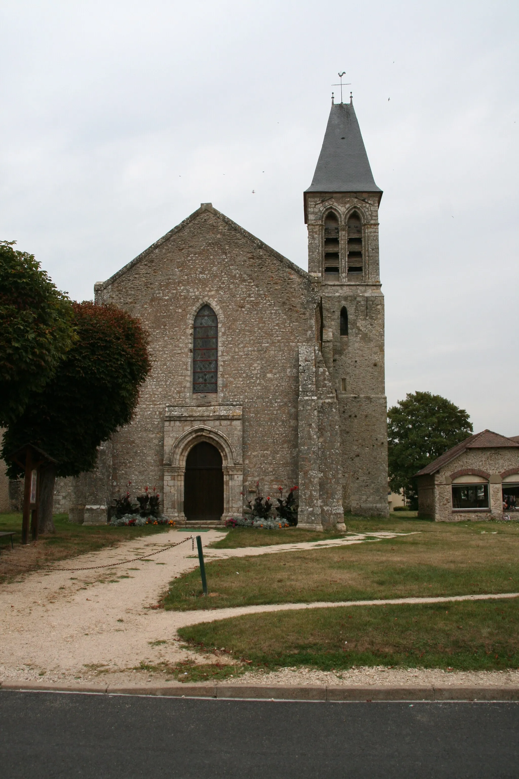 Photo showing: Corbreuse church