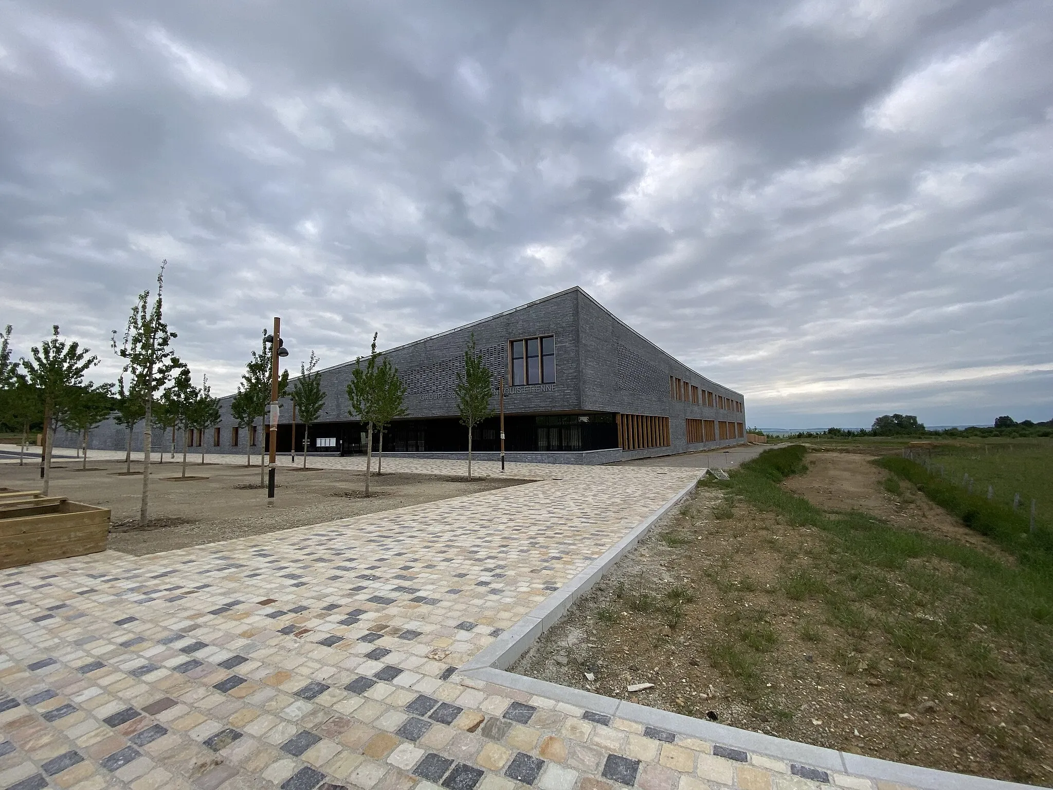 Photo showing: Avancement des travaux d'aménagement du groupe scolaire Jean-Louis Etienne.