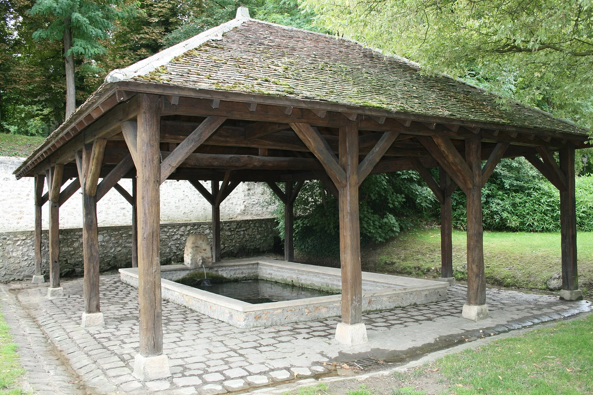 Photo showing: Le lavoir, près du cimetière, où se trouve la tombe de Louis BRAILLE (Coupvray, Seine-et-Marne, région Île-de-France).