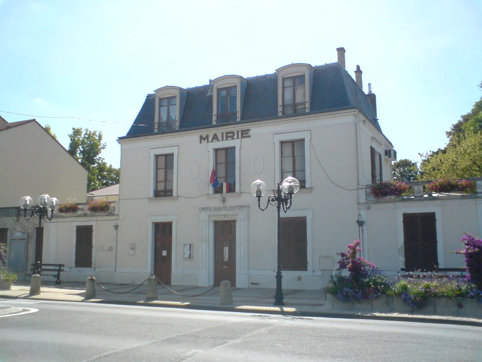 Photo showing: Mairie de Crosne (Essonne)