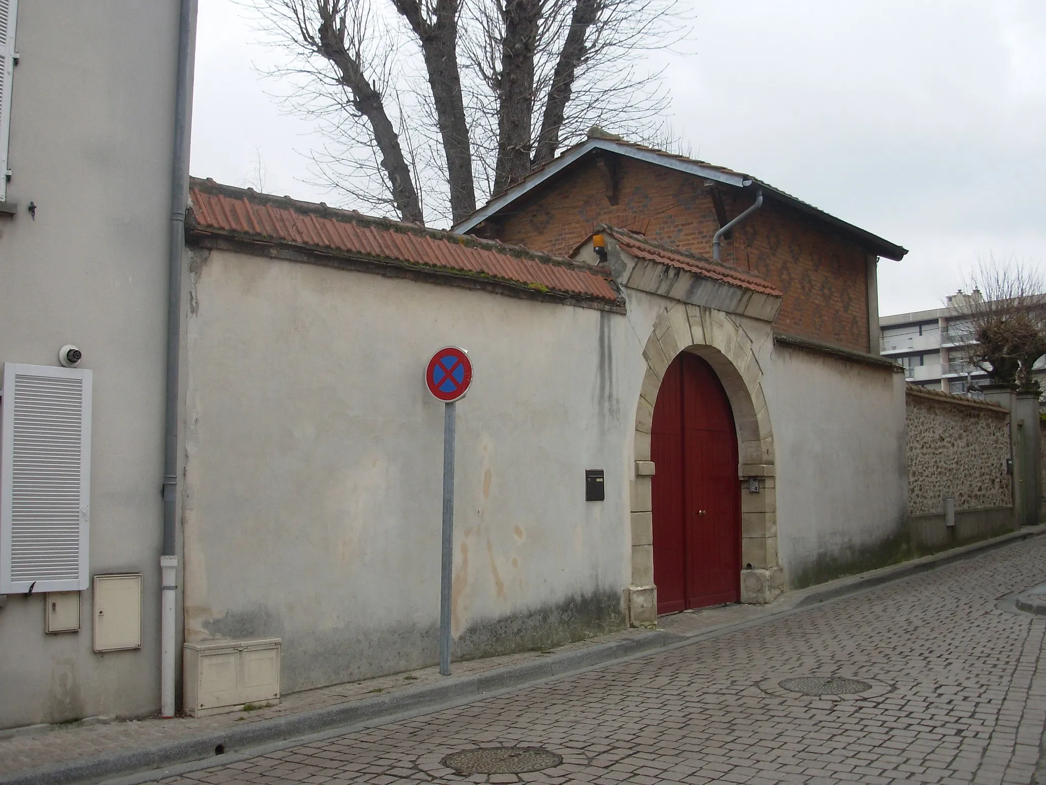 Photo showing: Crosne. The house where Boileau grew up