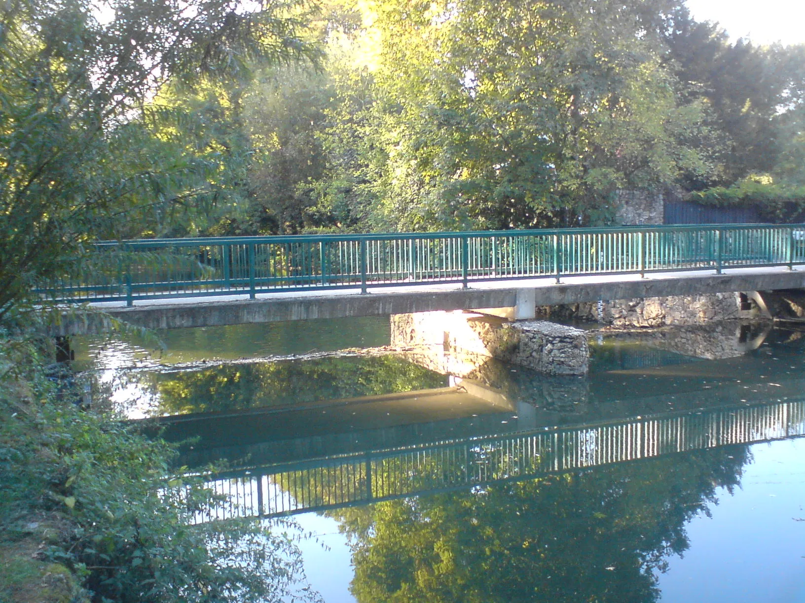 Photo showing: Barrage et passerelle Suzanne (Crosne)