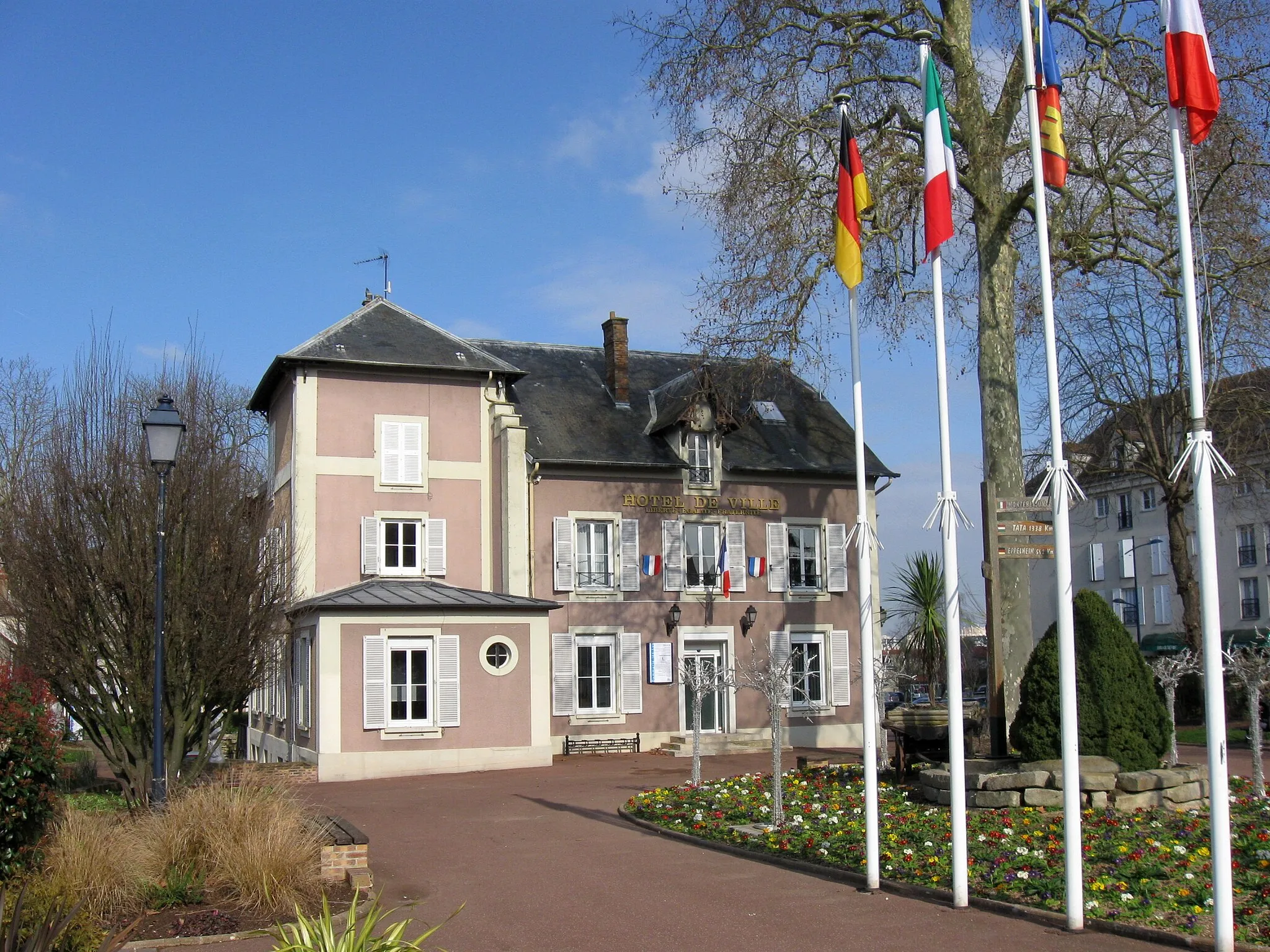 Photo showing: Mairie de Dammarie-les-Lys. (Seine-et-Marne, région Île-de-France).