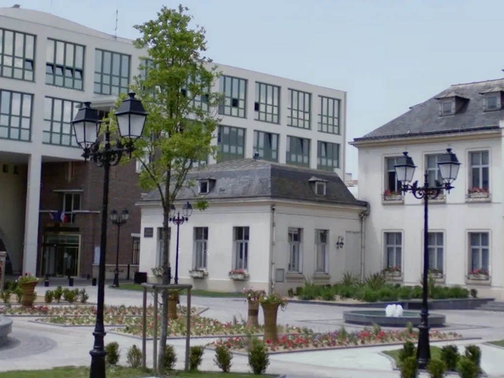 Photo showing: La place de la maire de Drancy