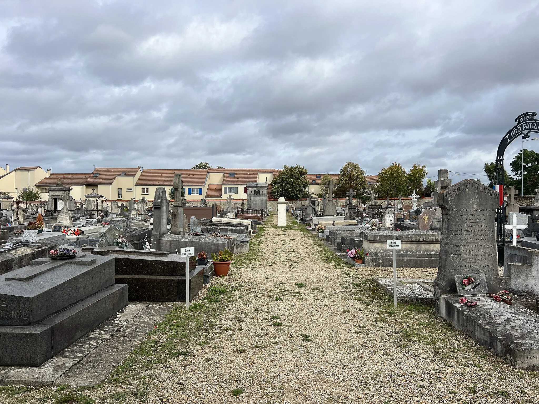 Photo showing: Cimetière ancien de Draveil.