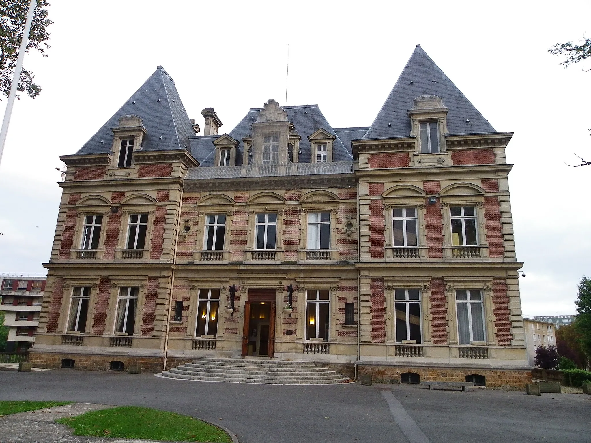 Photo showing: Façade du château des Bergeries à Draveil (Essonne, Île-de-France, France).