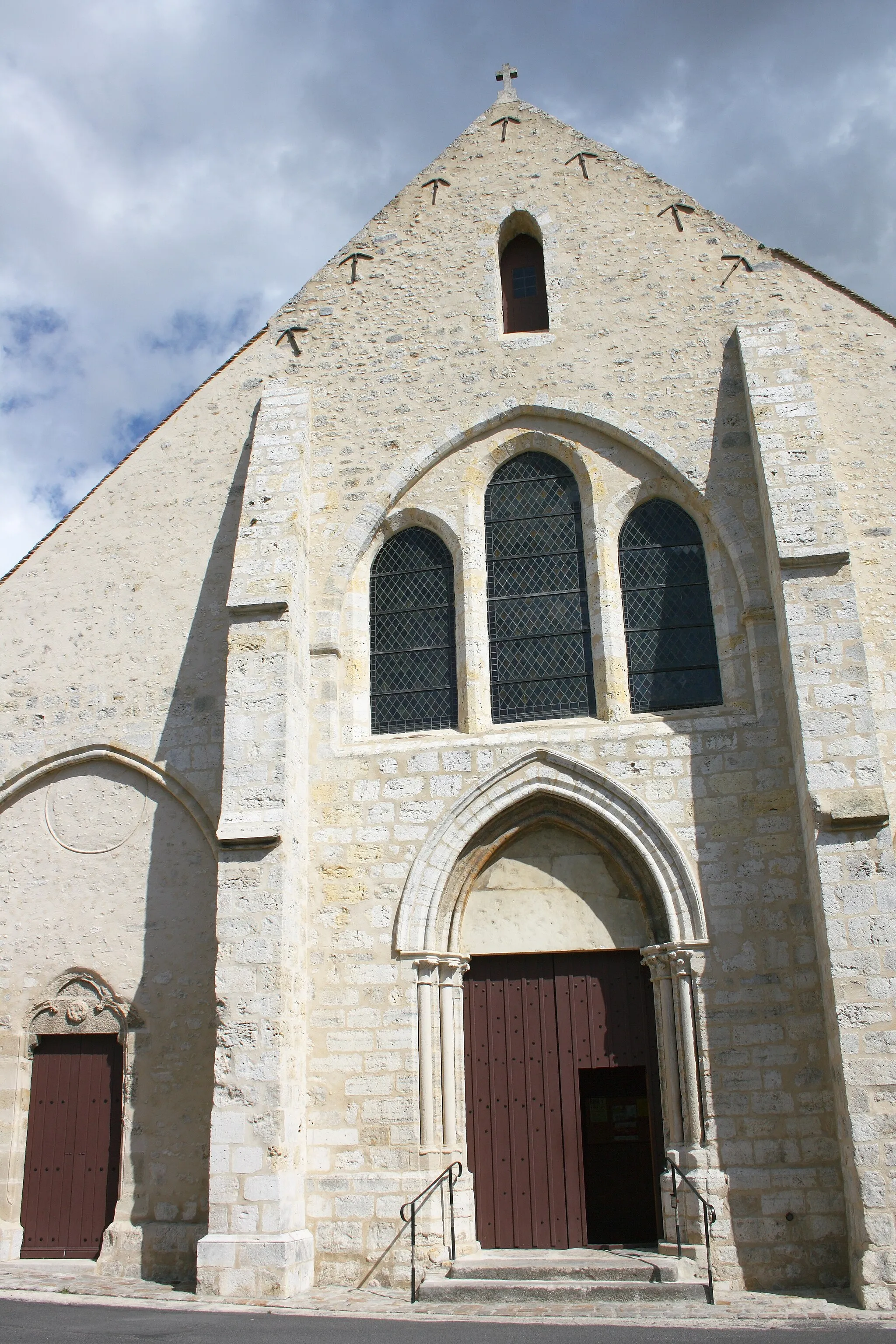 Photo showing: Kirche Saint-Étienne in Étréchy im Département Essonne (Île-de-France)