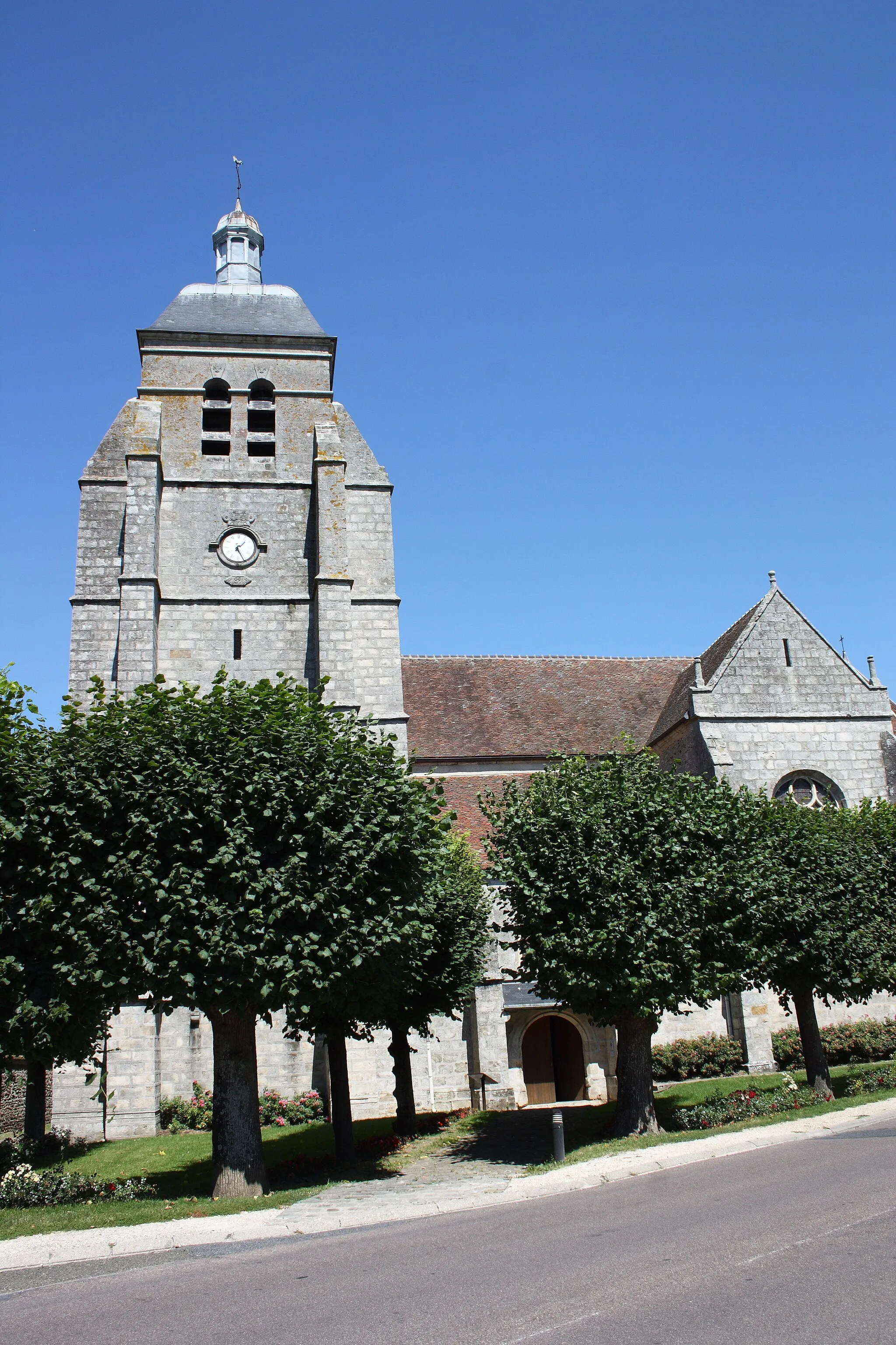 Photo showing: katholische Pfarrkirche Saint-Sulpice in Faremoutiers im Département Seine-et-Marne (Île-de-France)