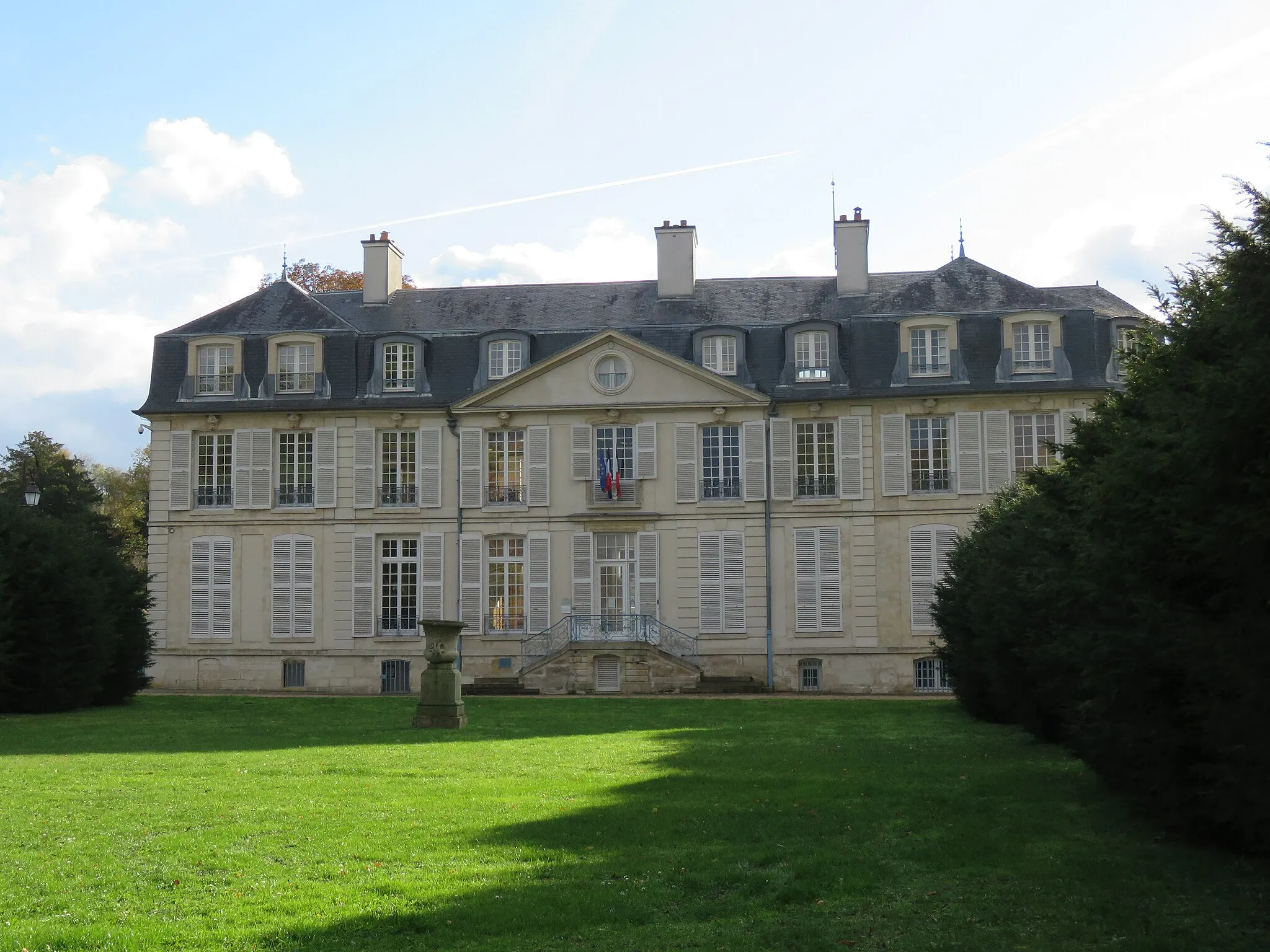 Photo showing: Mairie de Flins-sur-Seine