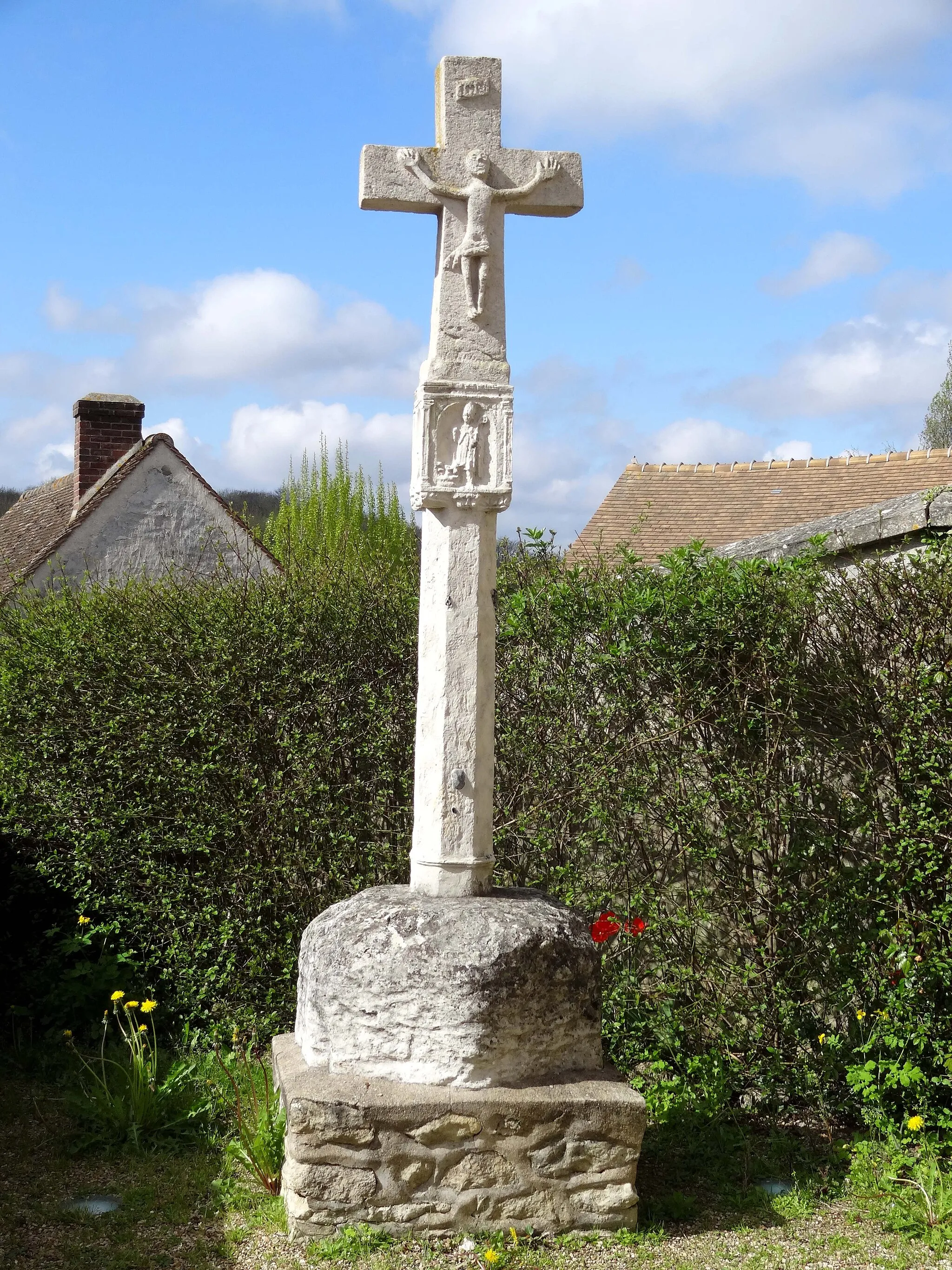 Photo showing: Calvaire de l'église Saint-Martin de Follainville.