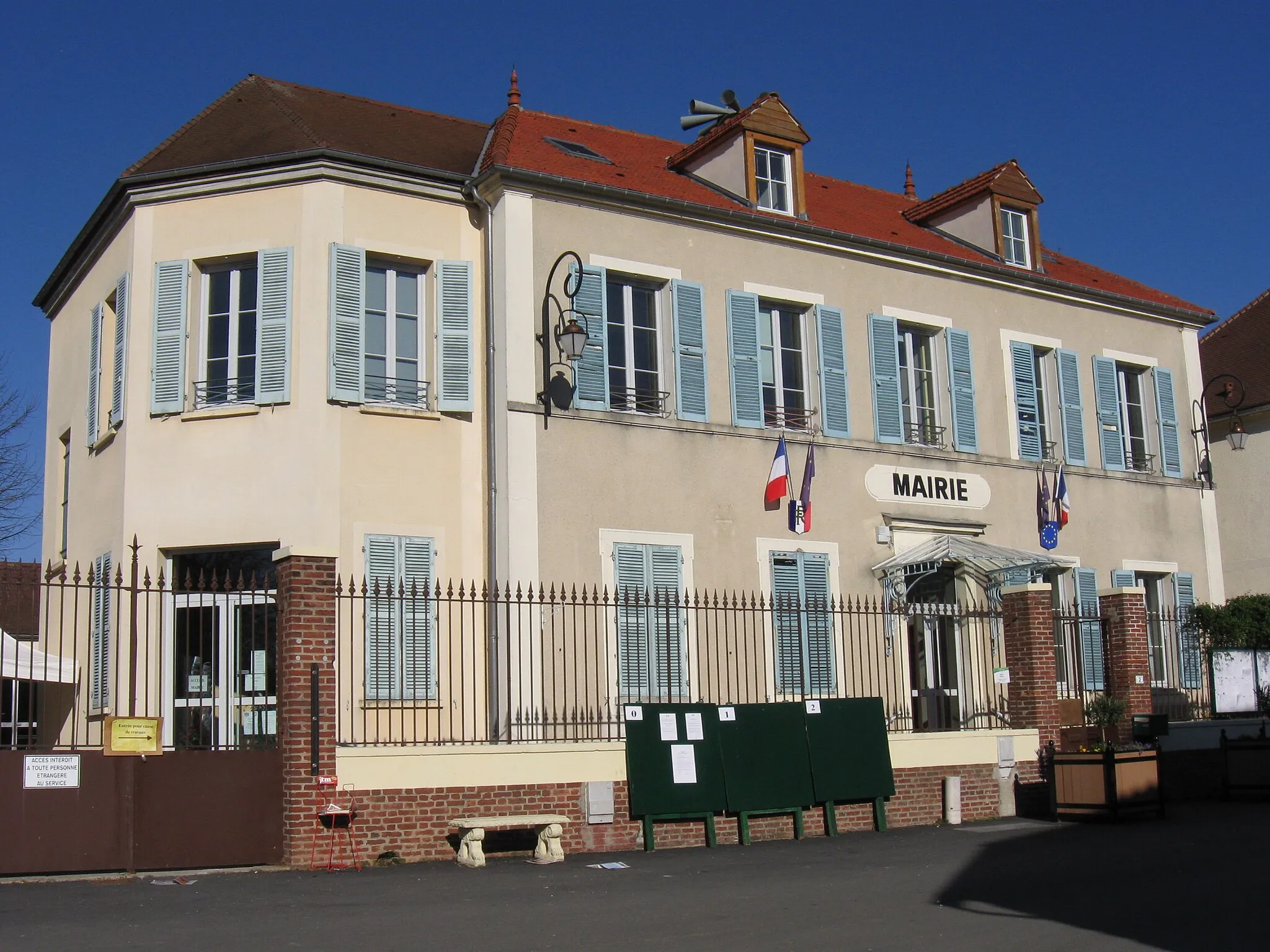 Photo showing: Mairie de Follainville-Dennemont. (Yvelines, région Île-de-France).