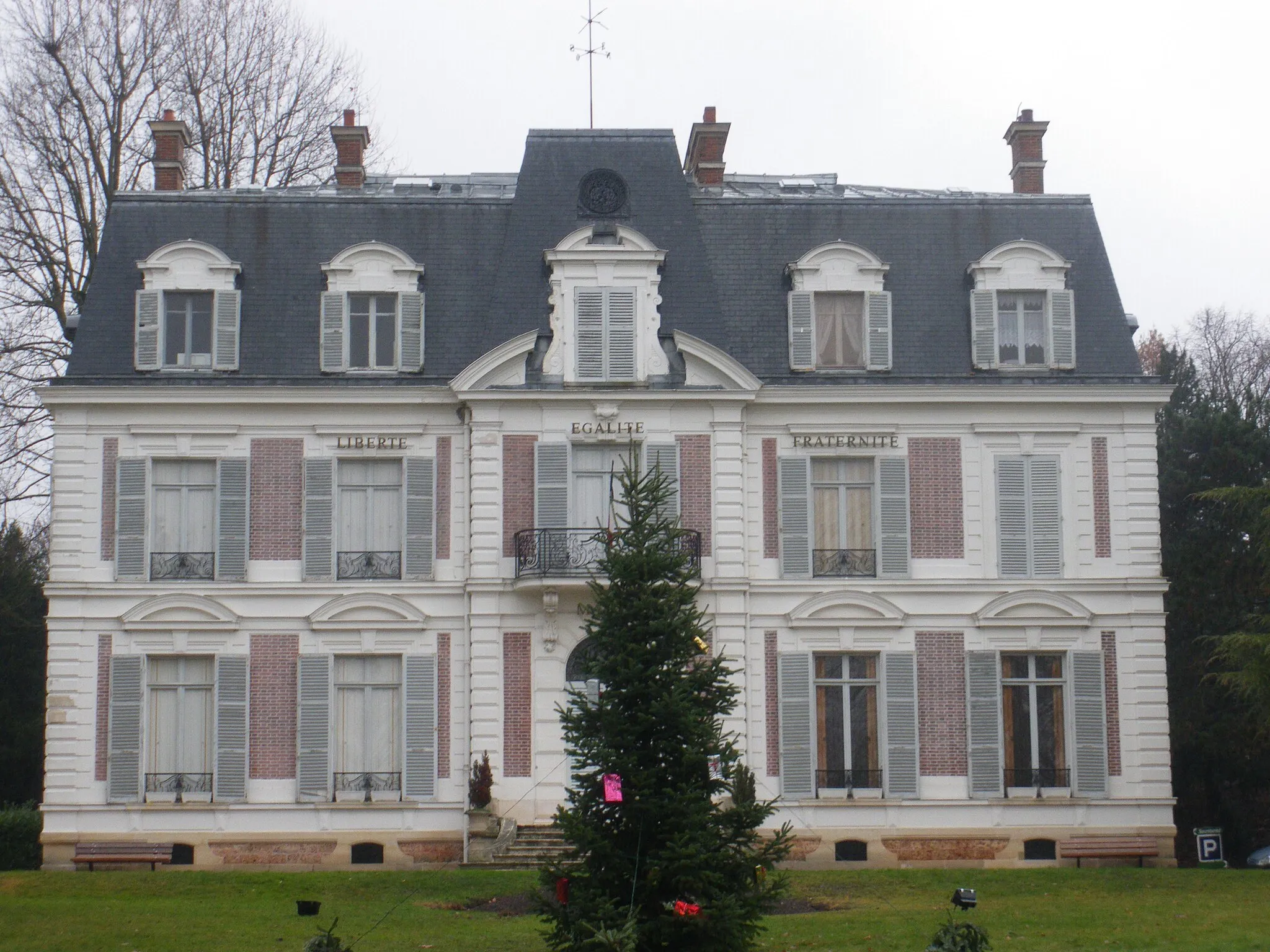 Photo showing: Forges les Bains town hall, Essonne, France