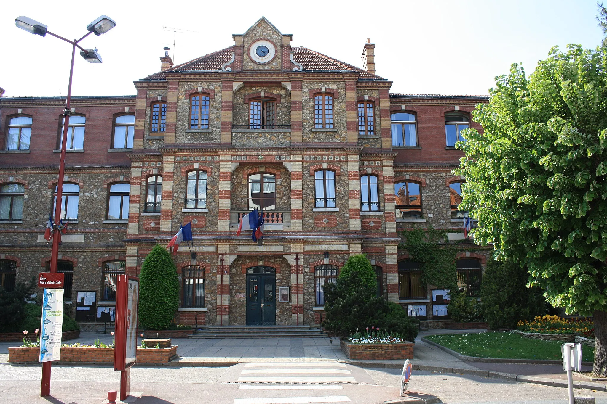Photo showing: Town hall in Fresnes near Paris, France