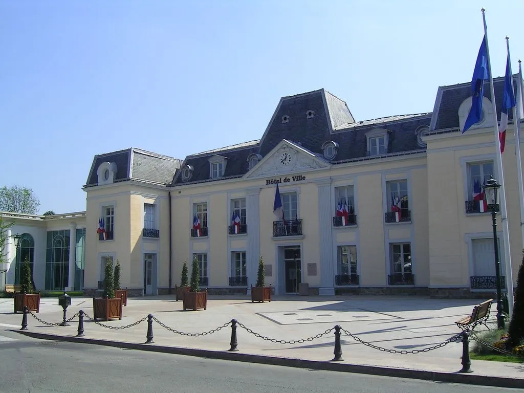 Photo showing: Hôtel-de-Ville, place Foch

Photo personnelle (own work) de Marianna
