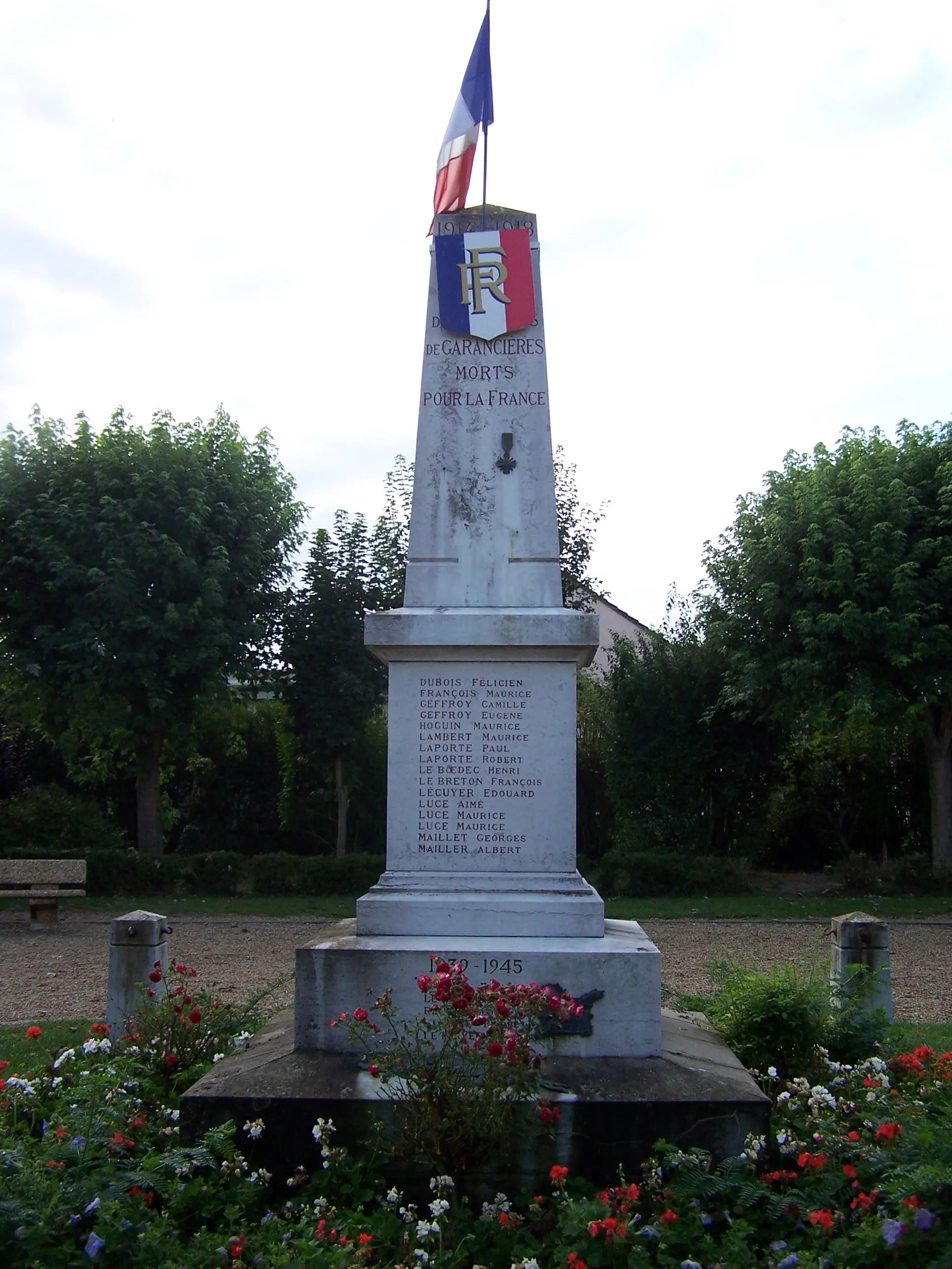 Photo showing: Monument aux morts de Garancières (Yvelines, France)