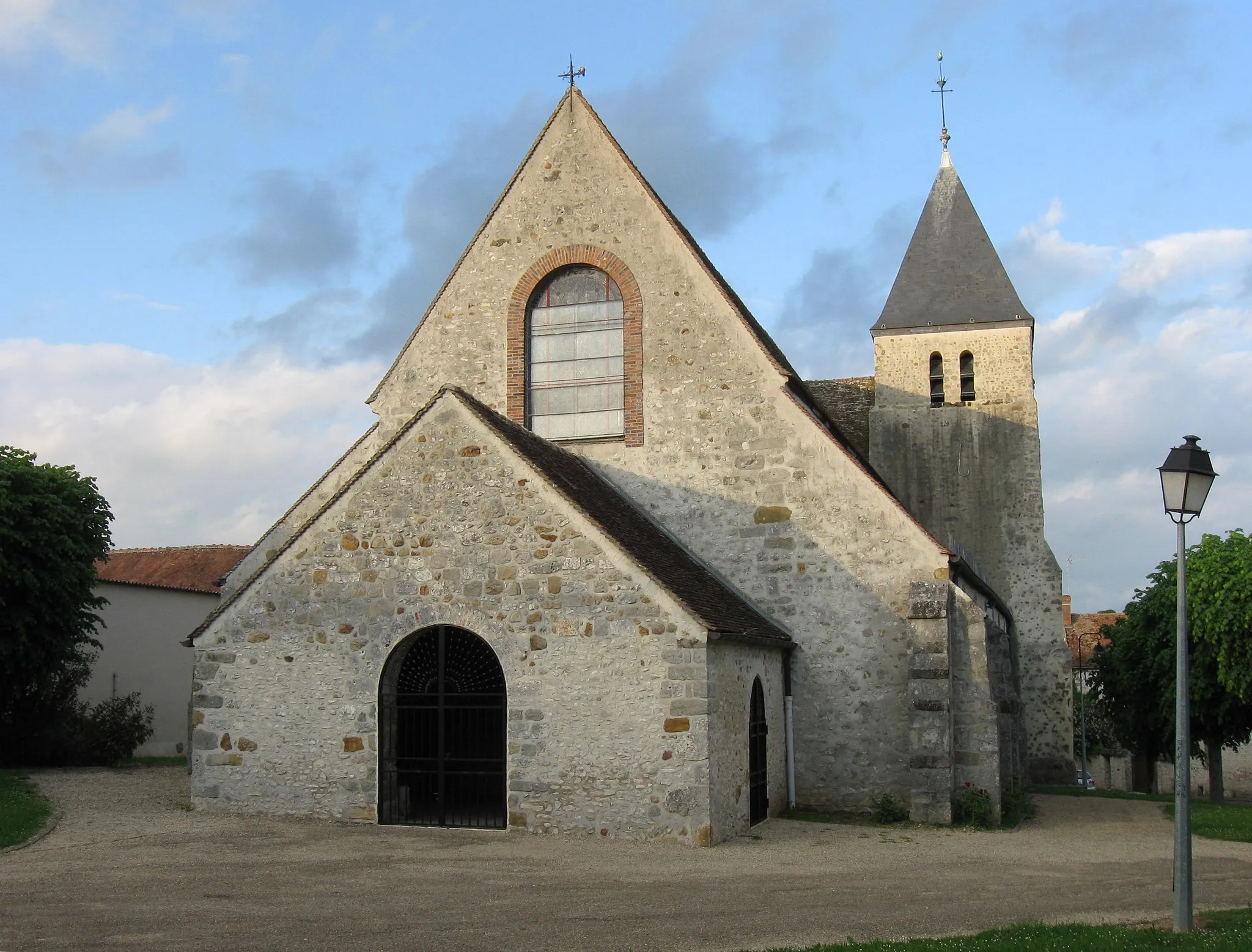 Photo showing: Église Saint-Savinien-et-Saint-Potencien de Gouaix. (Seine-et-Marne, région Île-de-France).