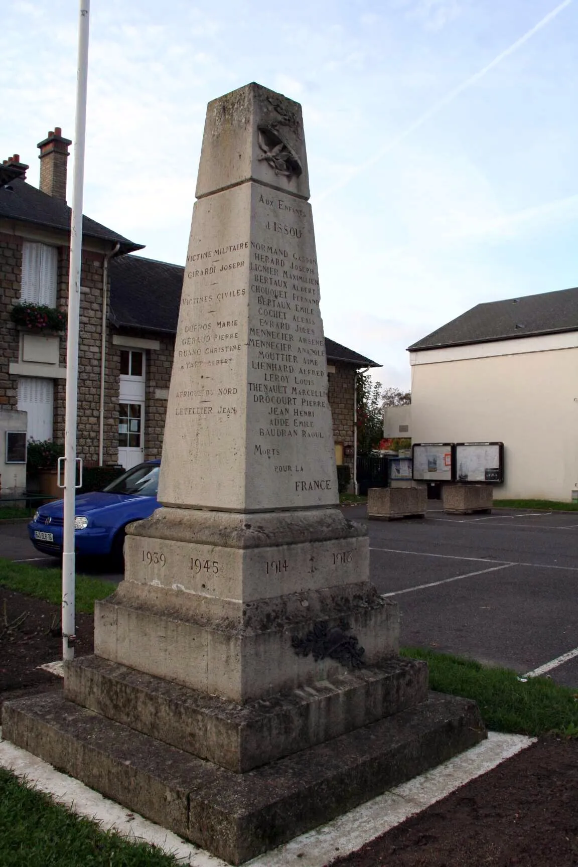 Photo showing: Monument aux morts d'Issou - Yvelines (France)