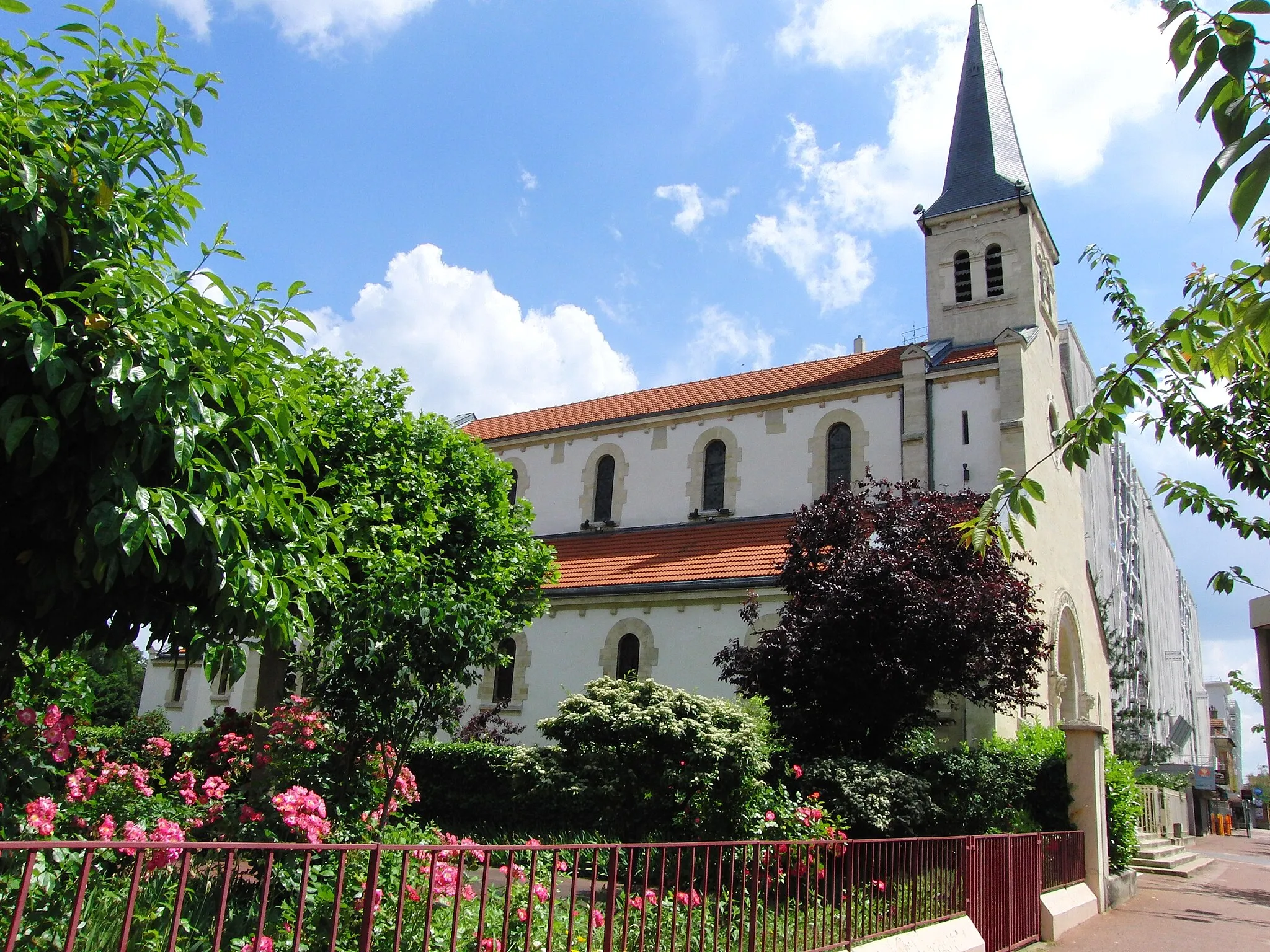 Photo showing: The Saint Charles Borromée church of Joinville-le-Pont