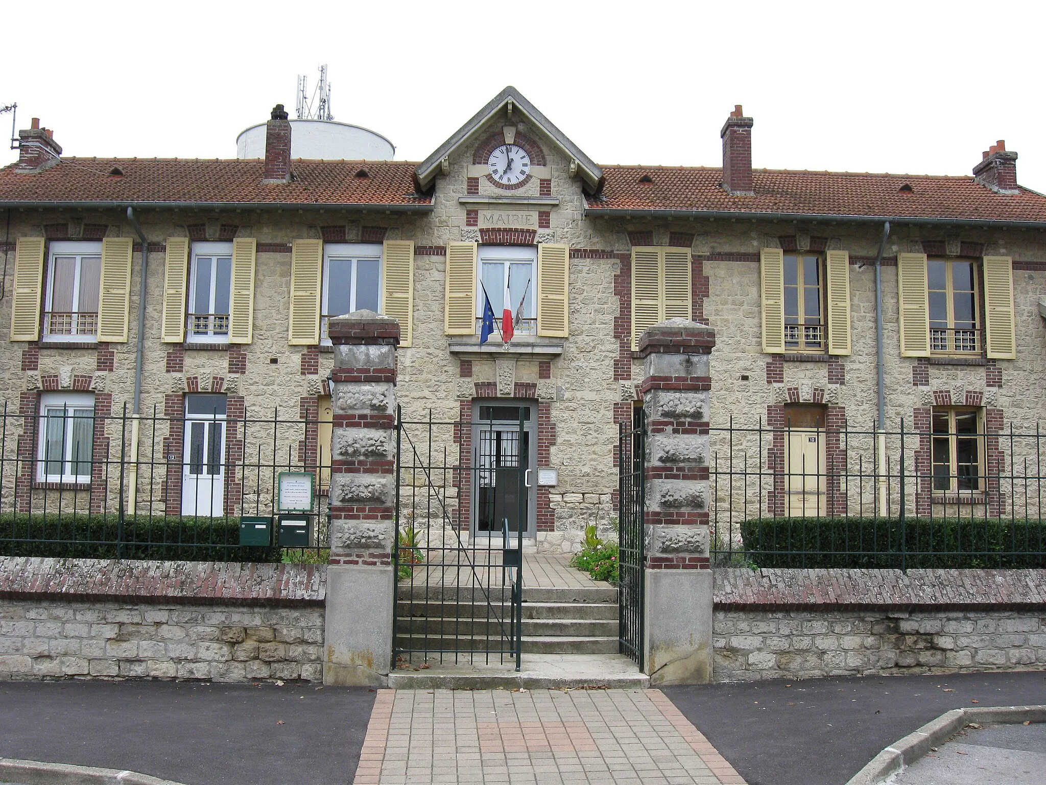Photo showing: Mairie de Juilly. (Seine-et-Marne, région Île-de-France).
