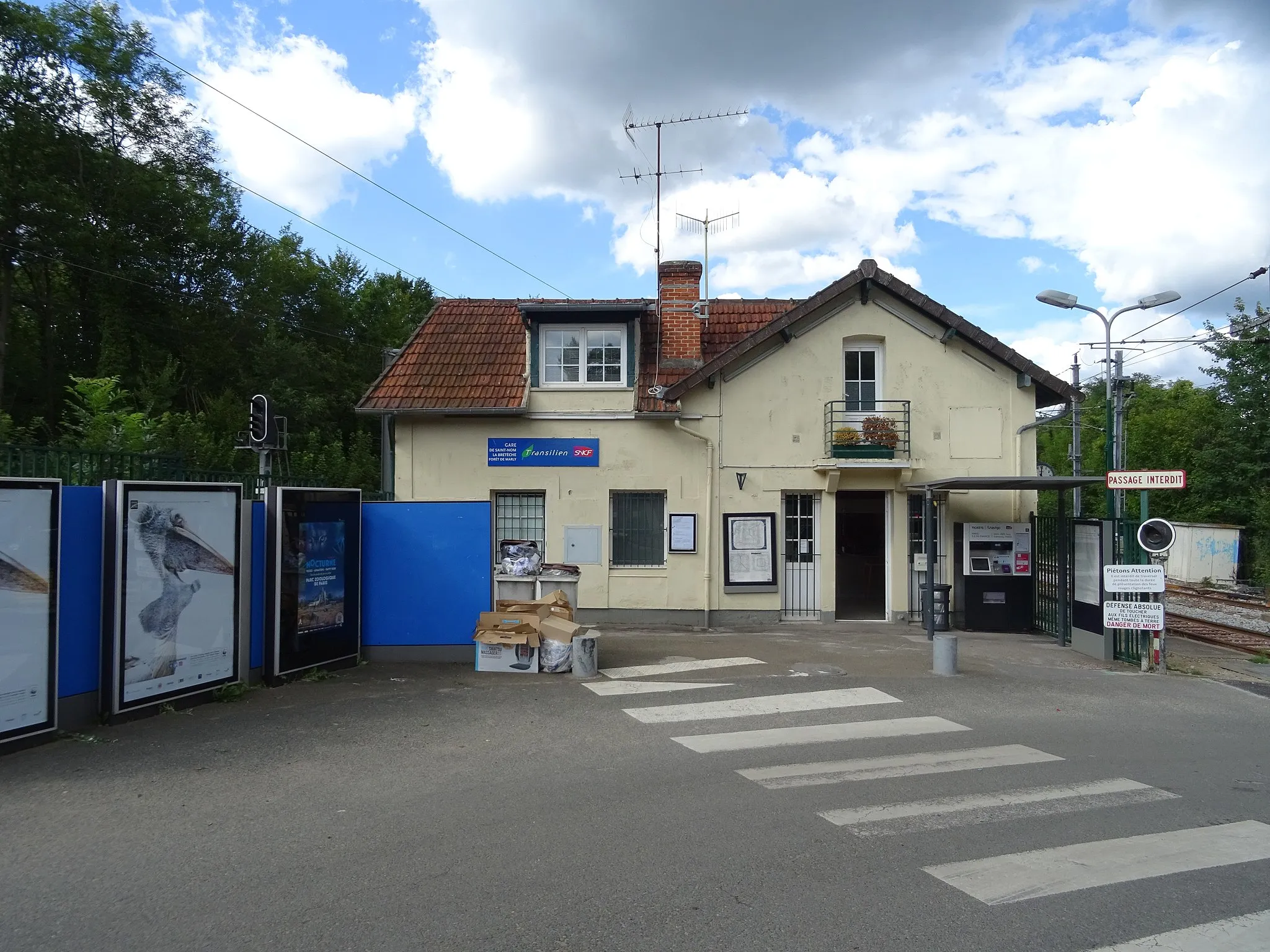 Photo showing: Bâtiment voyageurs des gares de Saint-Nom-la-Bretèche-Forêt de Marly