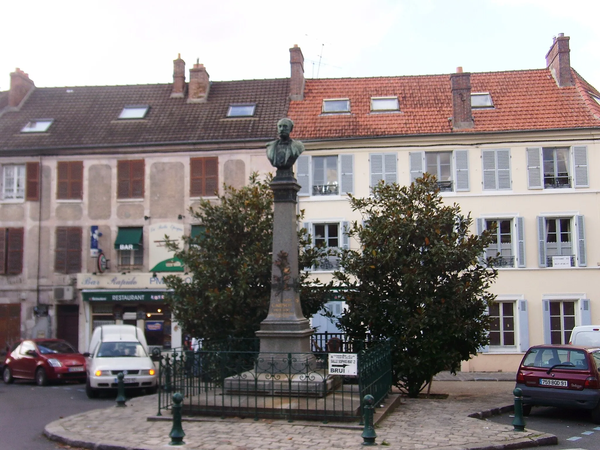 Photo showing: Le monument à Sadi Carnot à La Ferté-Alais (91)