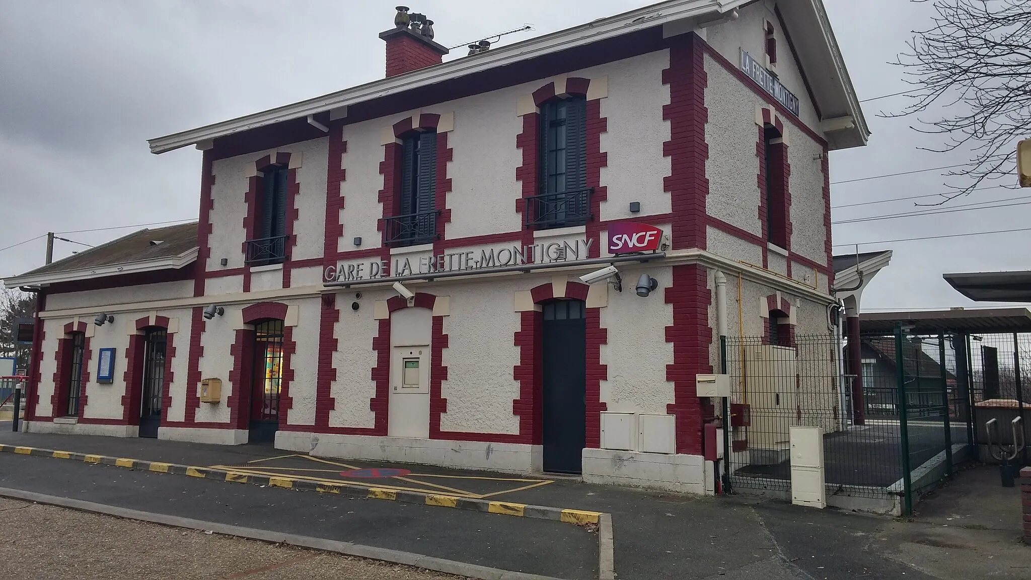 Photo showing: Bâtiment voyageur gare de la Frette Montigny