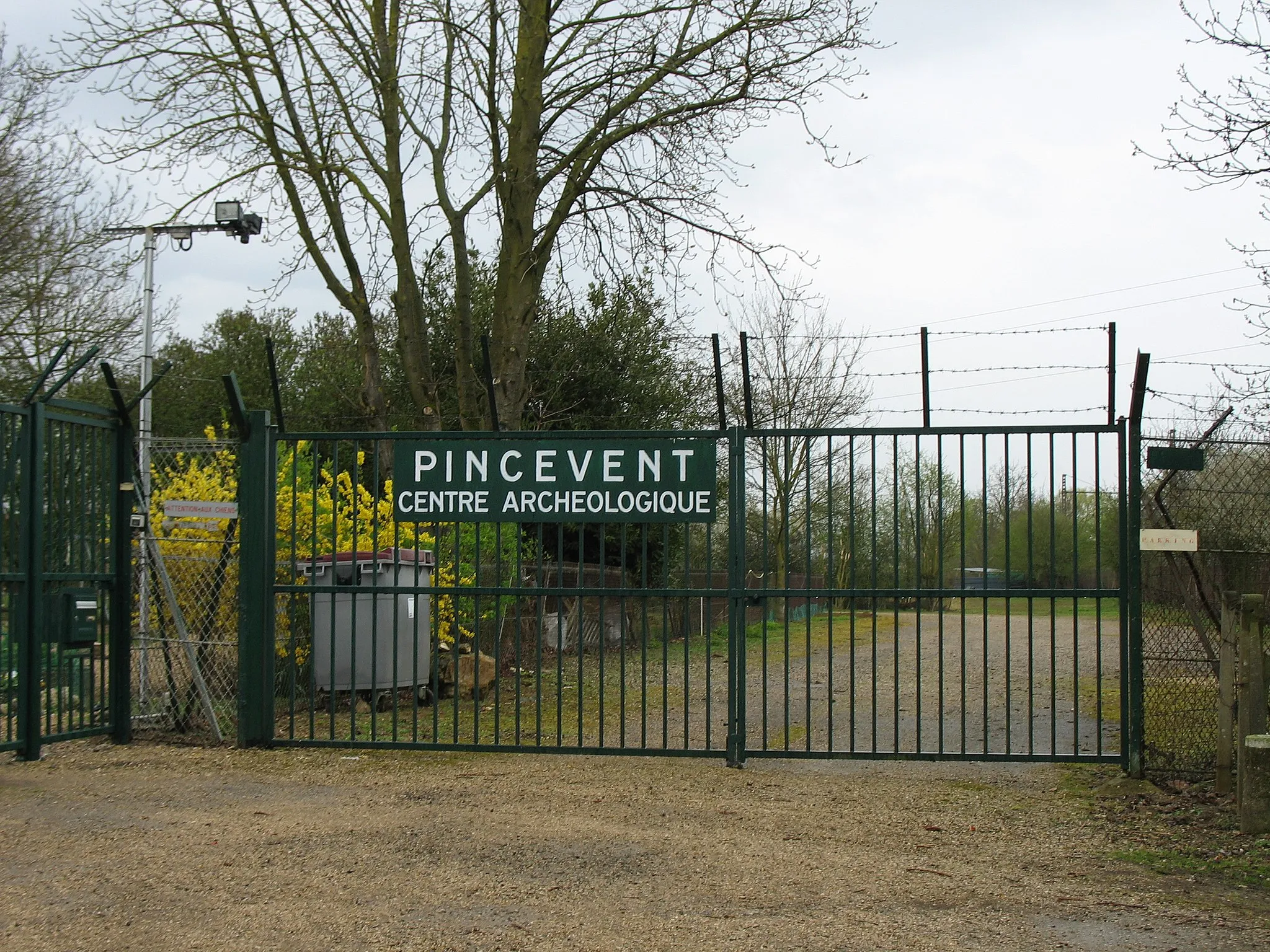Photo showing: L'entrée du site archéologique de Pincevent