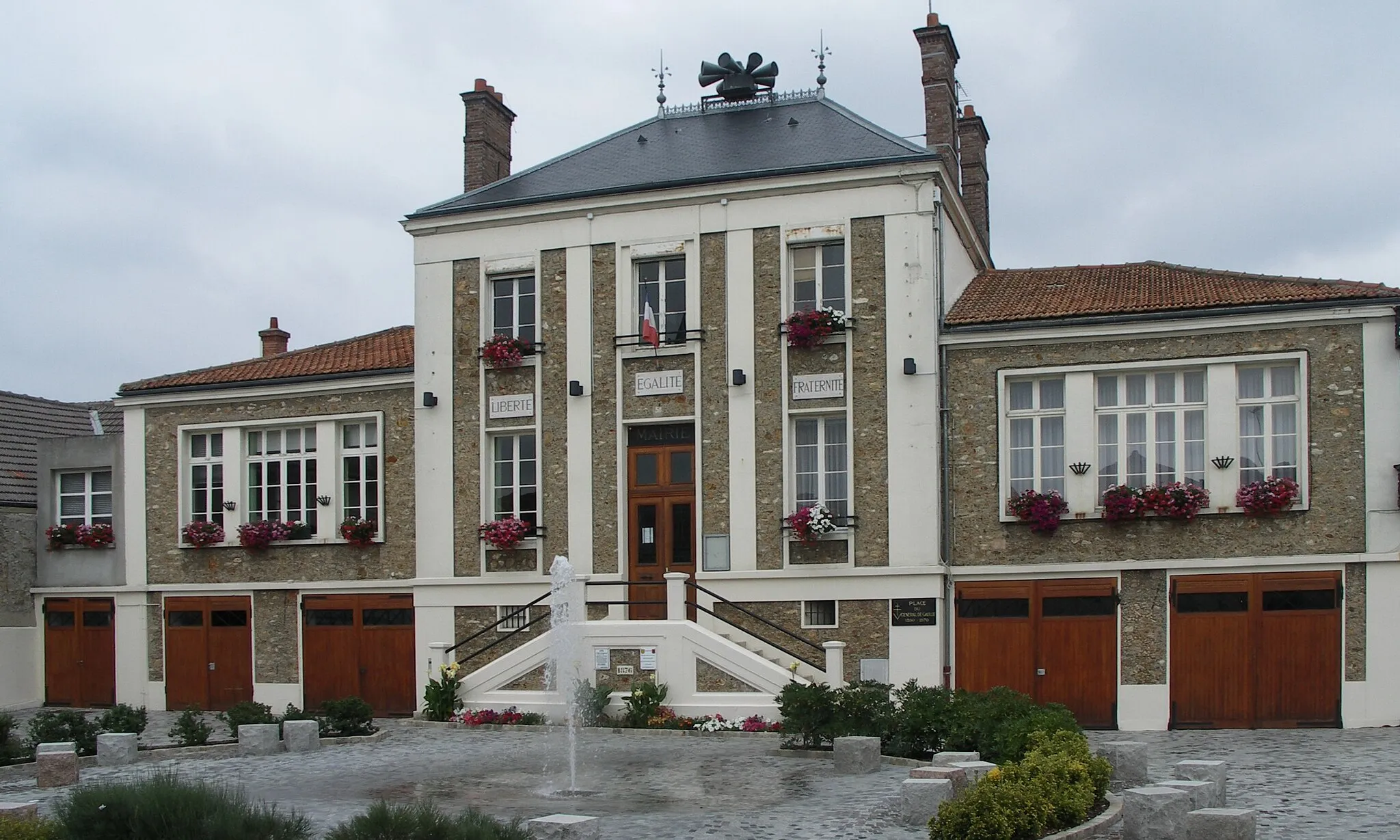 Photo showing: Hôtel de Ville de La Ville-du-Bois (Essonne, France).