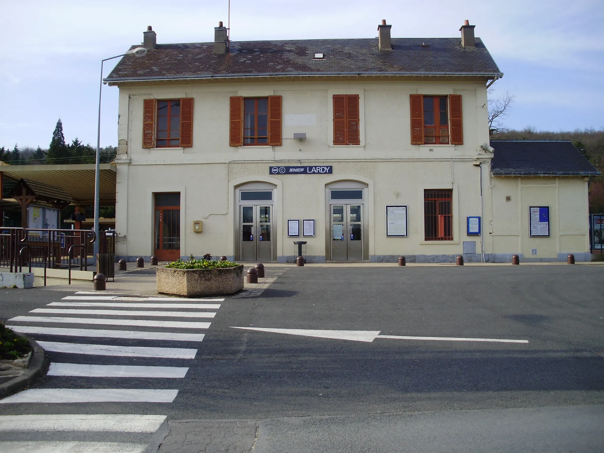 Photo showing: Lardy station, Essonne, France