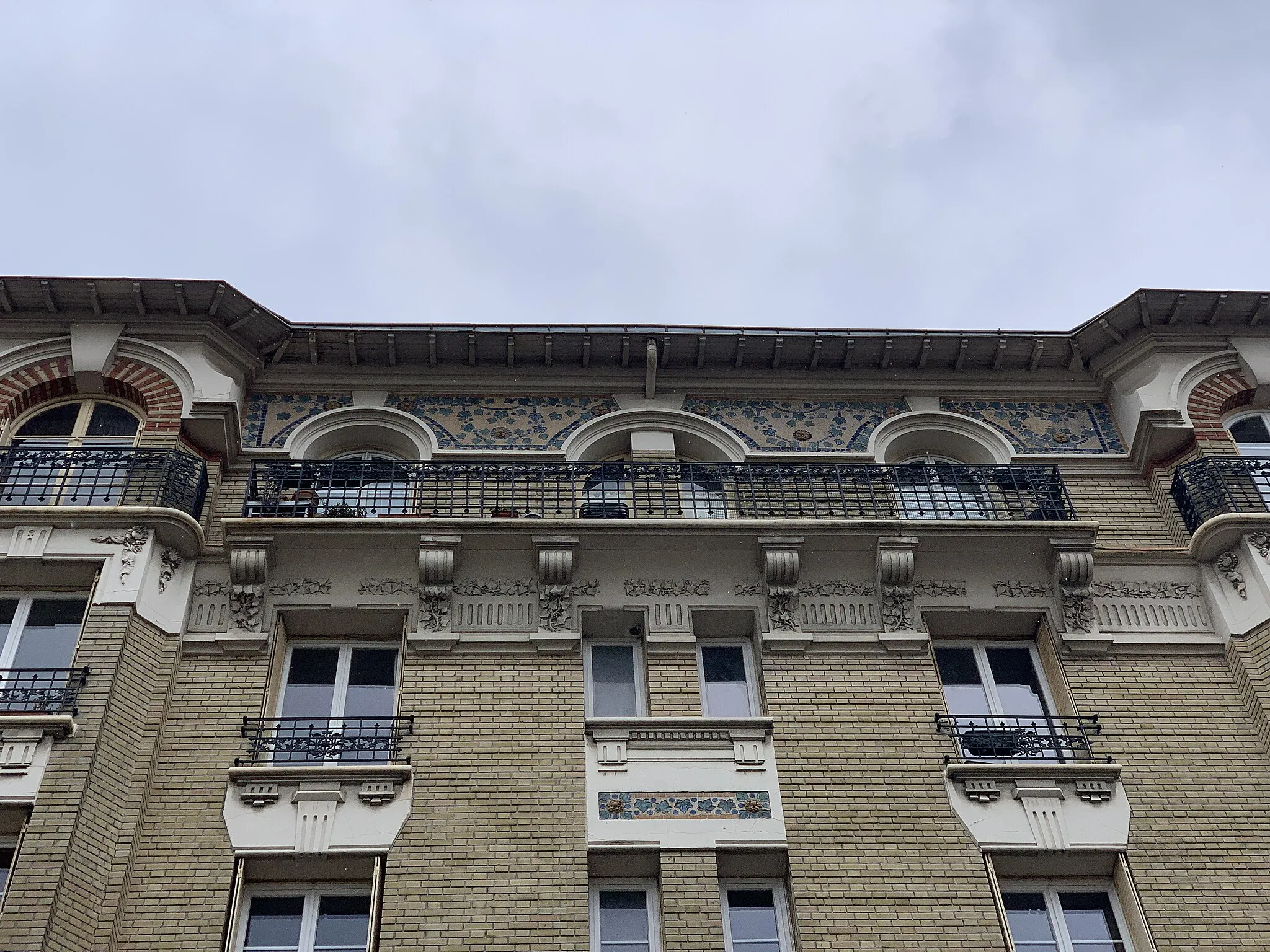 Photo showing: Immeuble, 44 boulevard de la Liberté, Les Lilas.