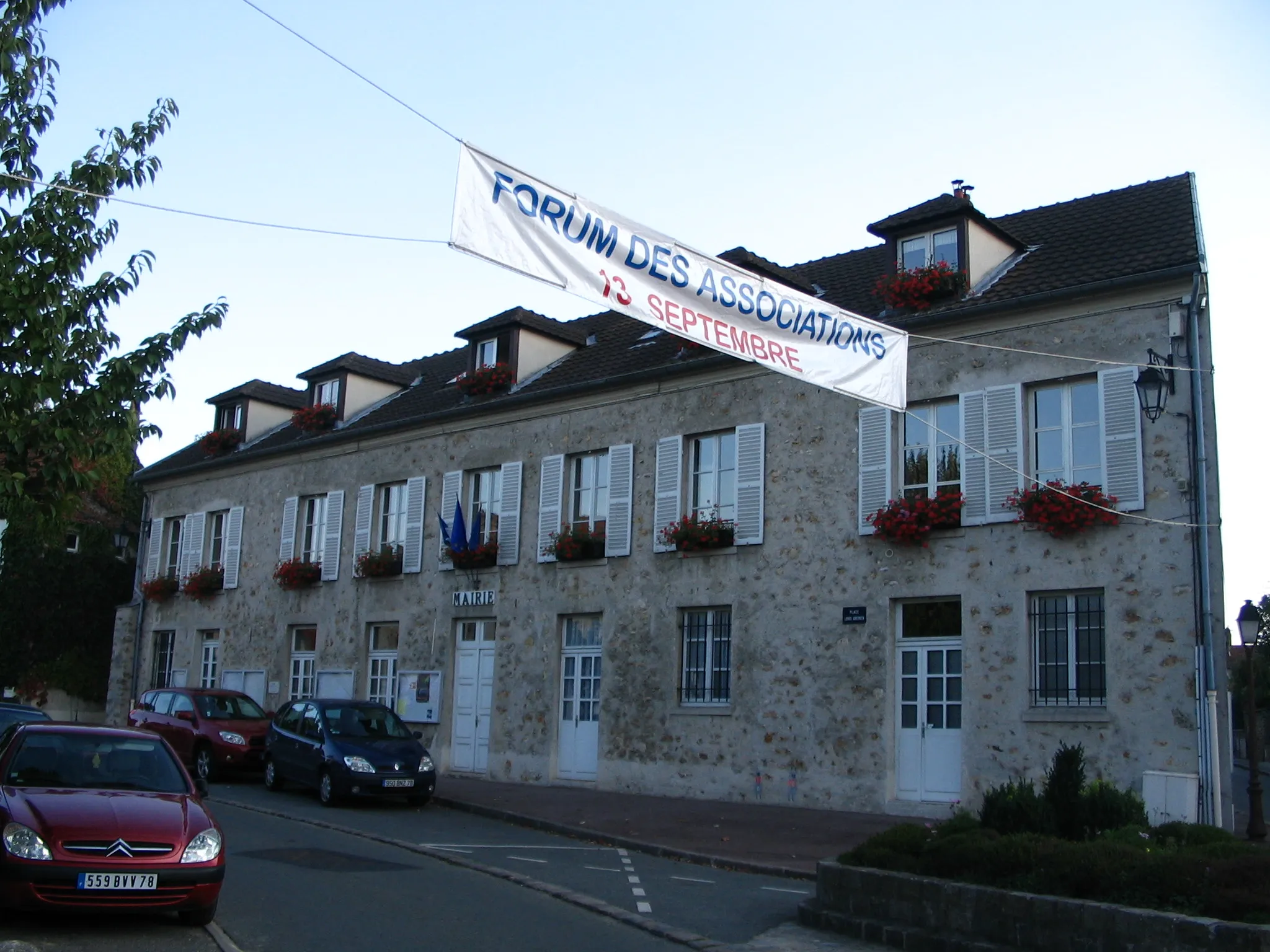 Photo showing: The town hall of Les Loges-en-Josas, Yvelines, France.