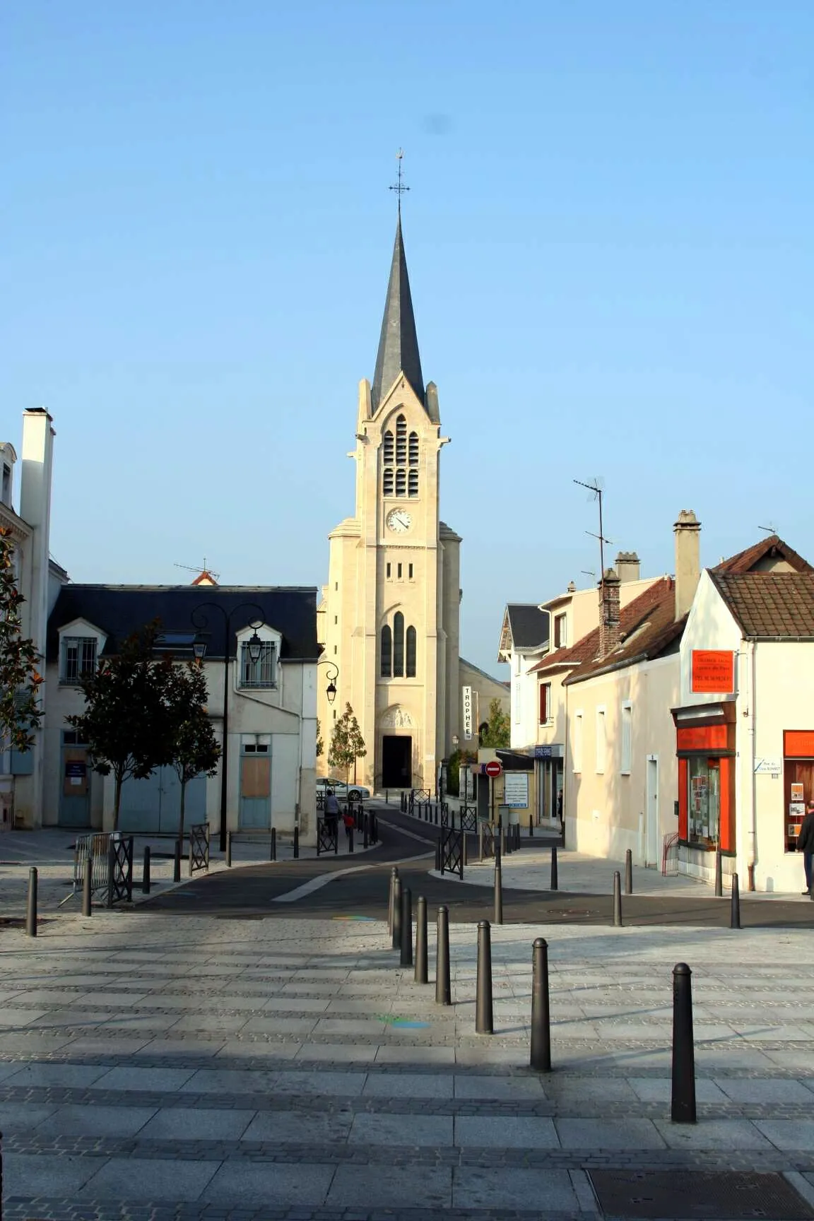 Photo showing: Église des Mureaux - Yvelines (France)