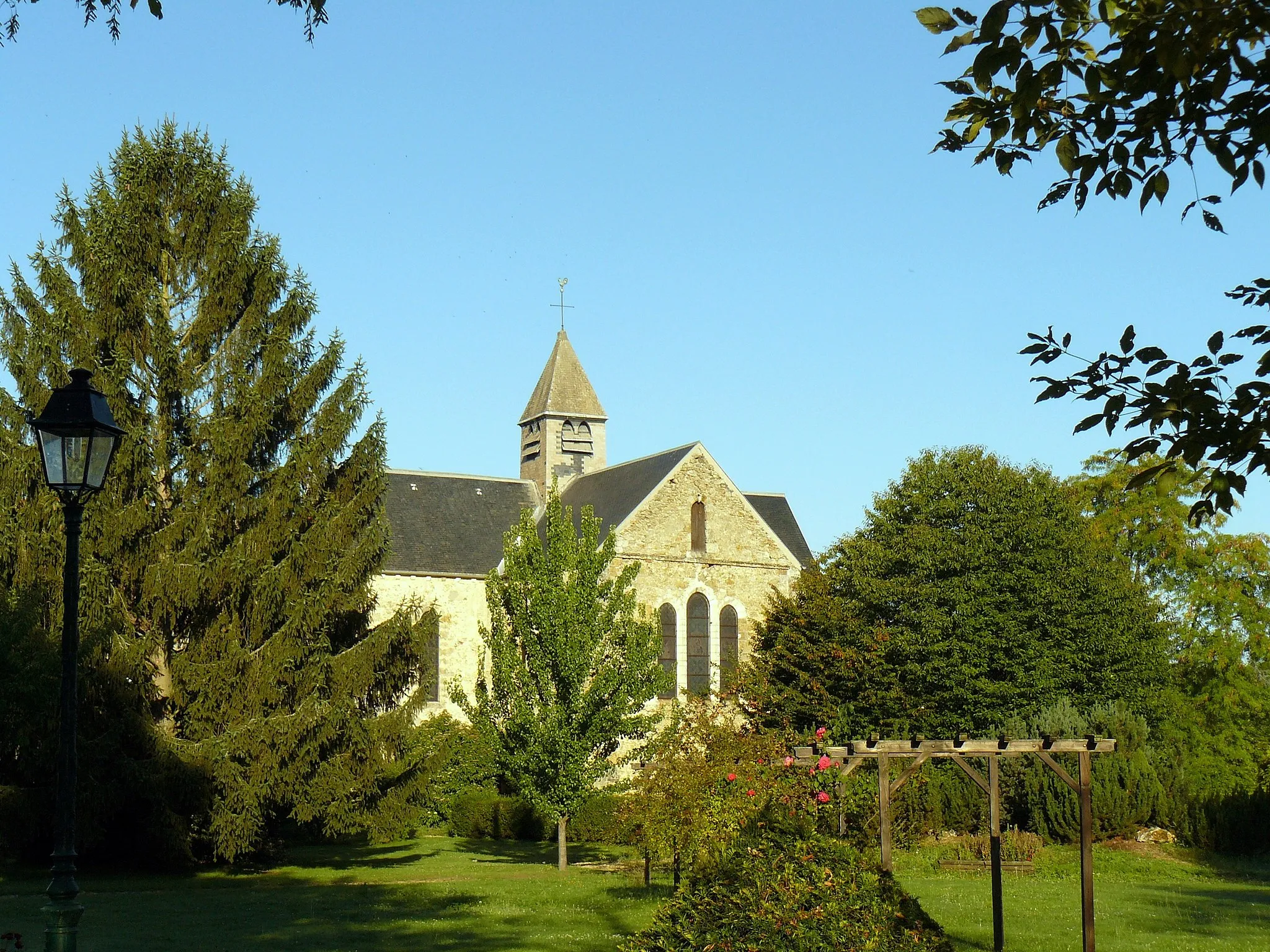 Photo showing: Abbaye Notre-Dame de la Roche à Lévis-Saint-Nom (Yvelines, France), aujourd'hui centre éducatif et de formation professionnelle