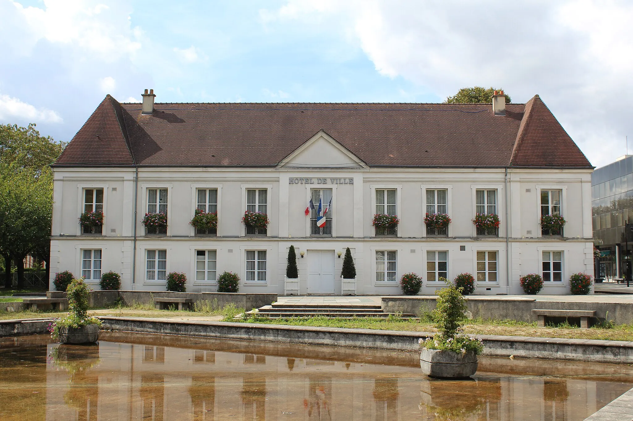 Photo showing: Ancien hôtel de ville de Lognes.