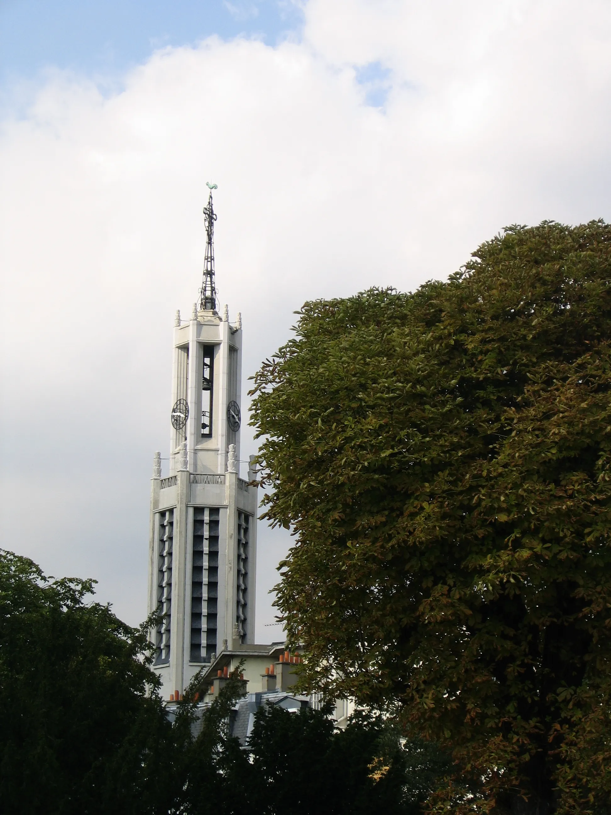 Photo showing: L’Église Sainte-Agnès de Maisons-Alfort vue de l'école vétérinaire