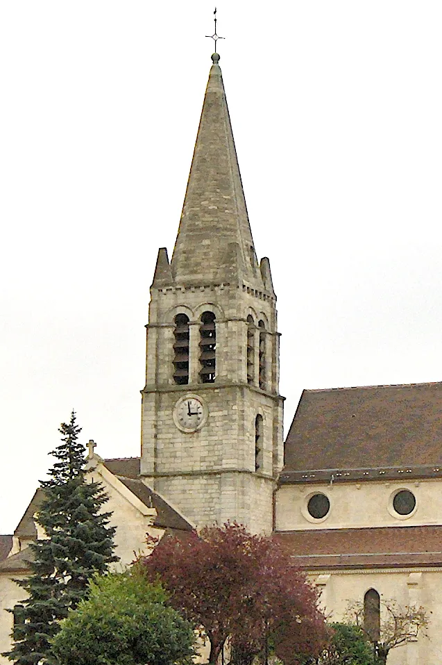 Photo showing: Clocher de l'église Saint-Rémi du 12e siècle à Maisons-Alfort, dans le Val-de-Marne.