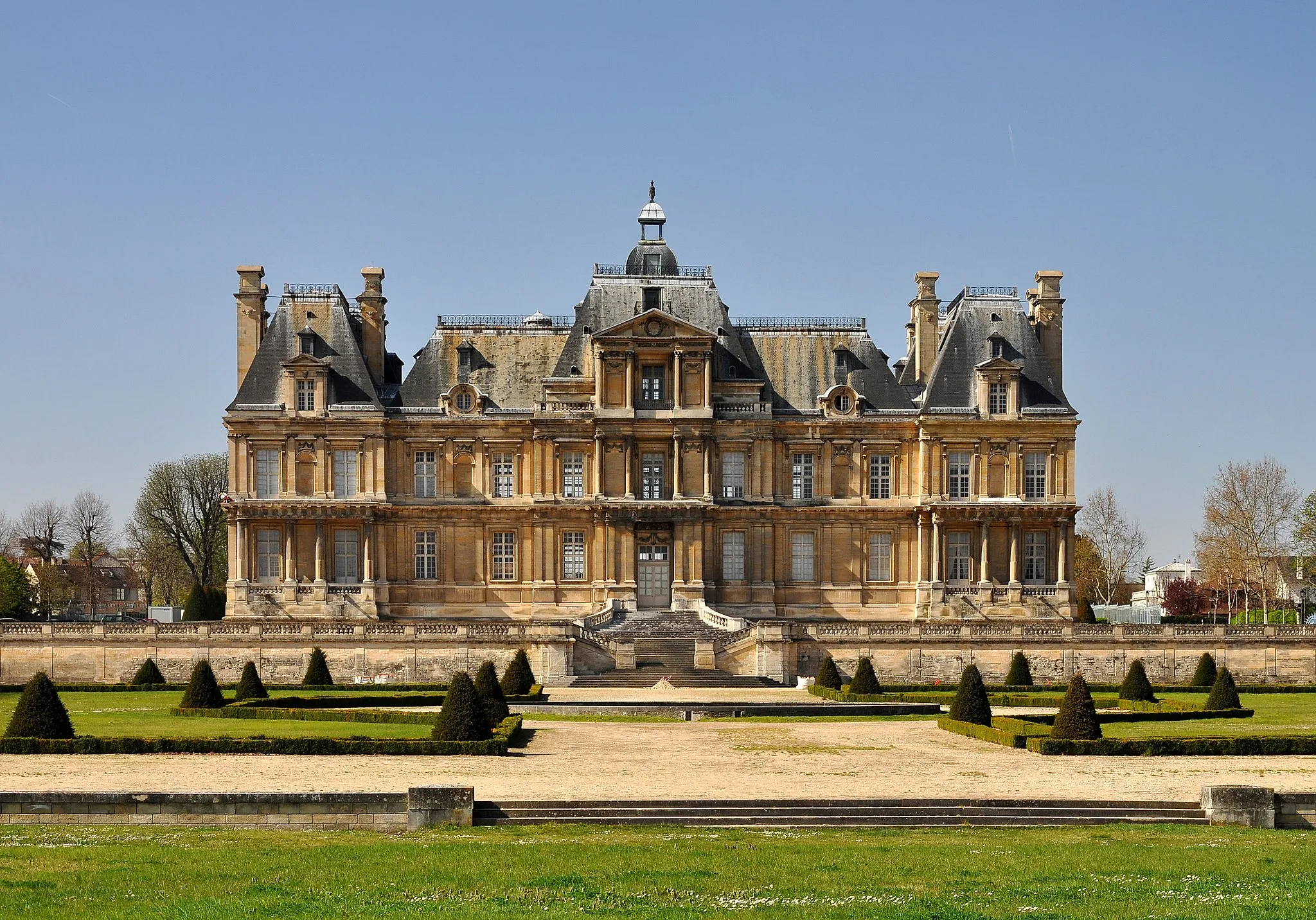 Photo showing: Château de Maisons-Laffitte in the department of Yvelines, France. The castle is classified as historic Monument.