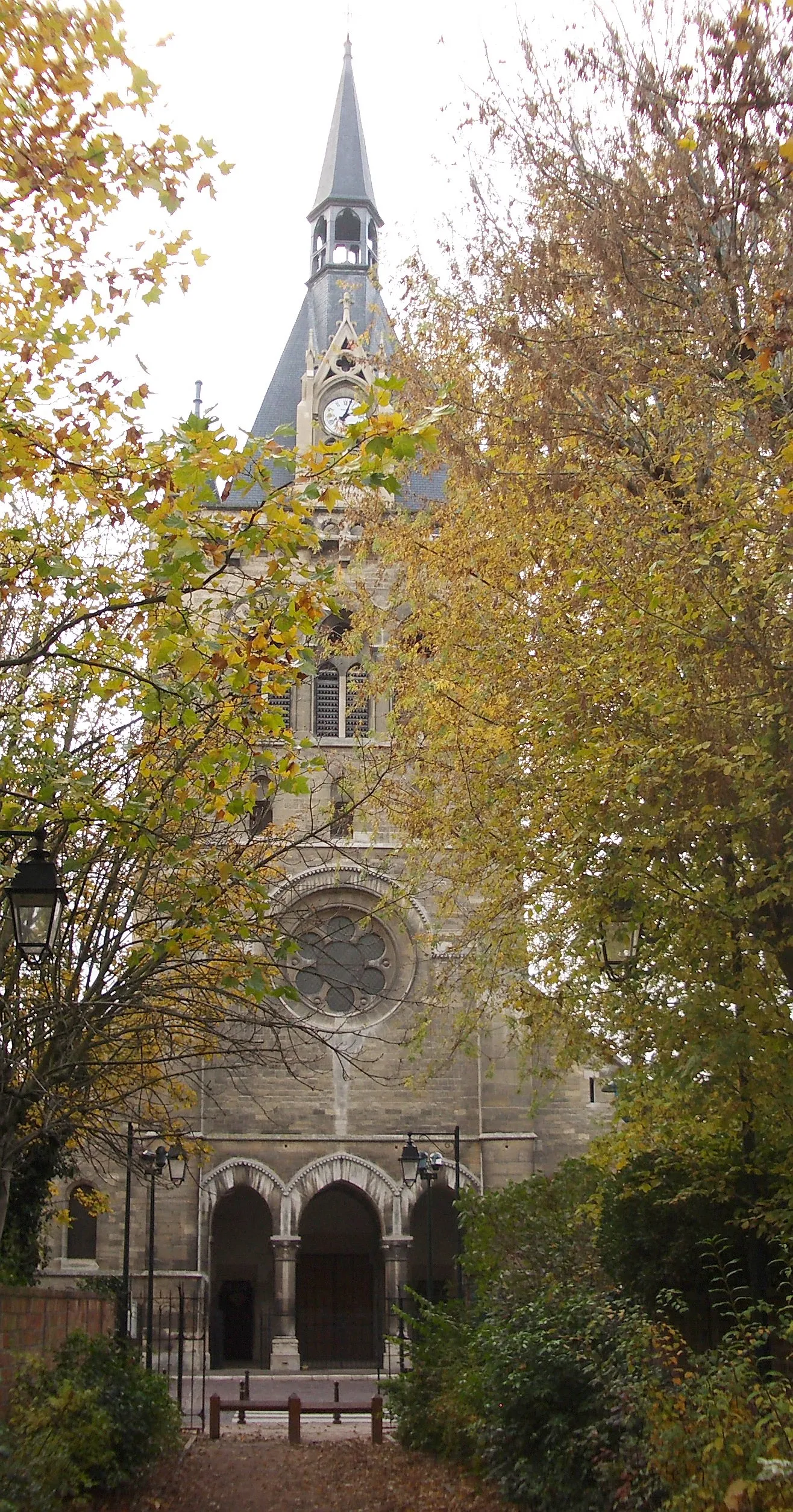 Photo showing: L'église Saint-Nicolas à Maisons-Laffitte, Yvelines, dans la région parisienne.