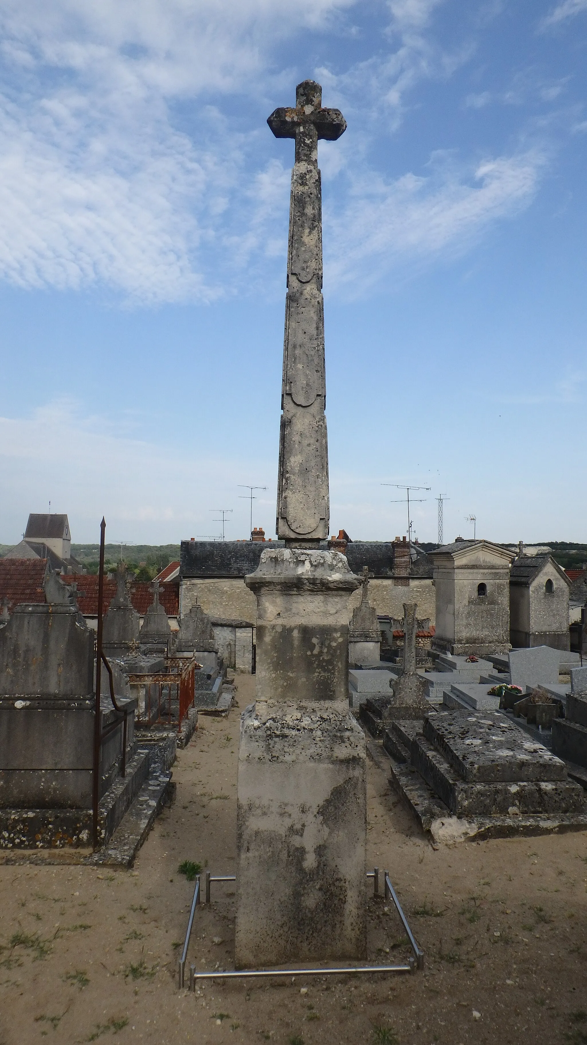 Photo showing: Croix de cimetière de Maisse
