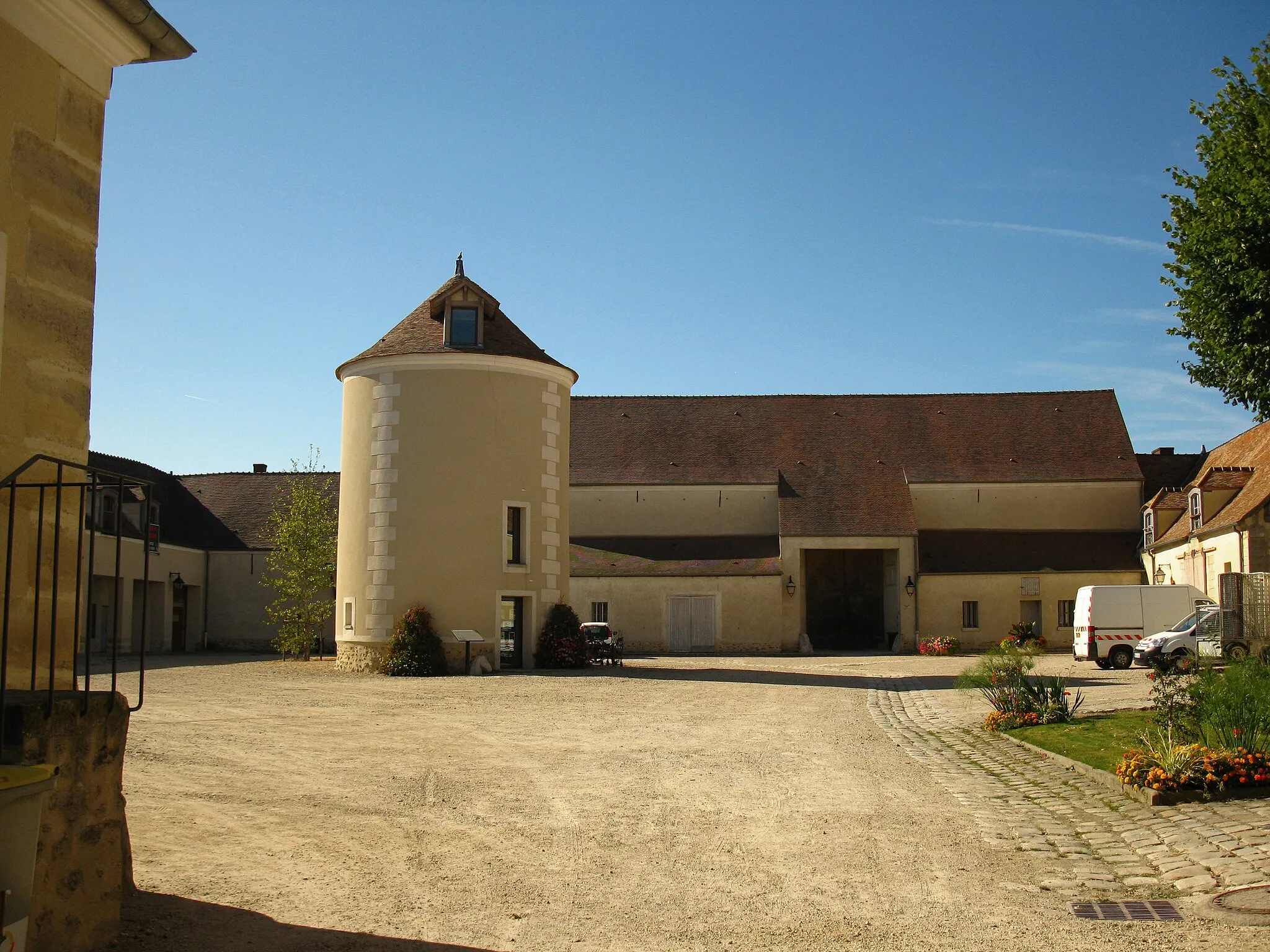 Photo showing: This building is indexed in the base Mérimée, a database of architectural heritage maintained by the French Ministry of Culture, under the reference PA00079889 .