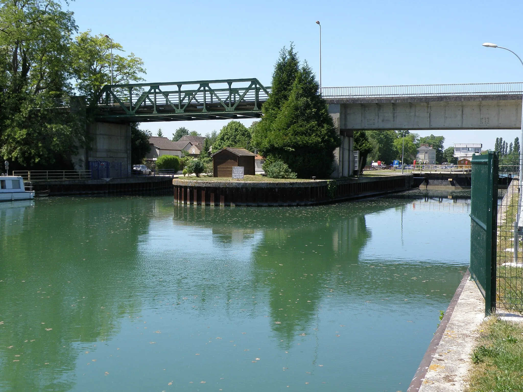 Photo showing: Pont sur la Seine. 77130 Marolles-sur-Seine.
