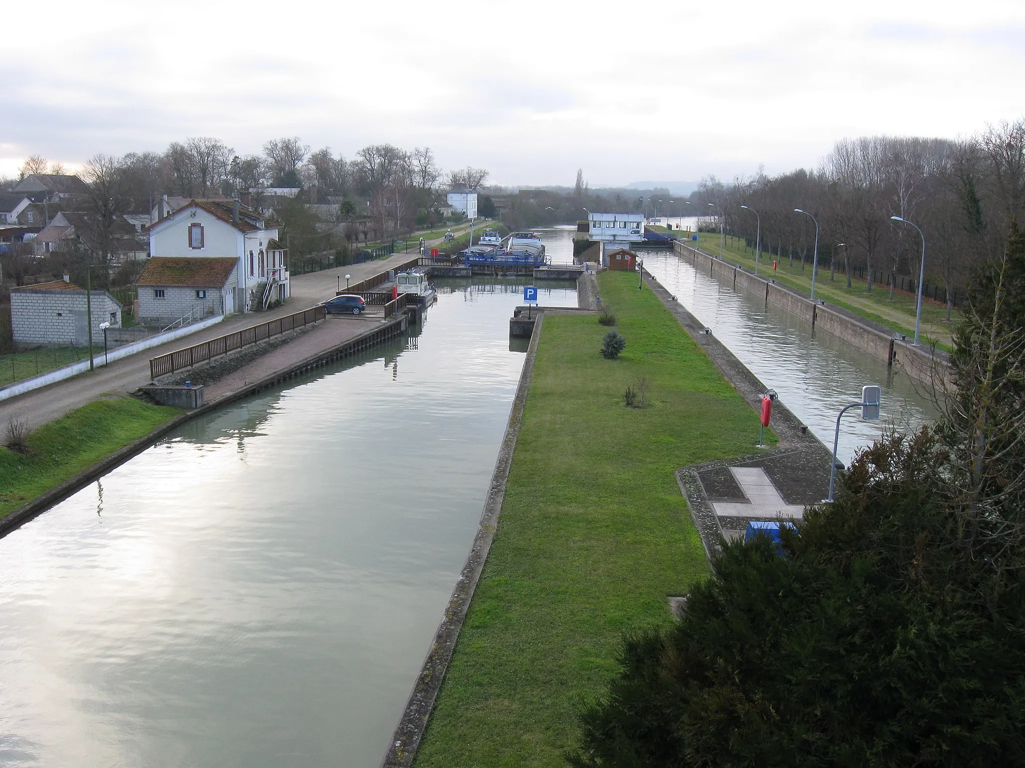 Photo showing: Écluse de Marolles-sur-Seine sur la Seine. (Seine-et-Marne, région Île-de-France).