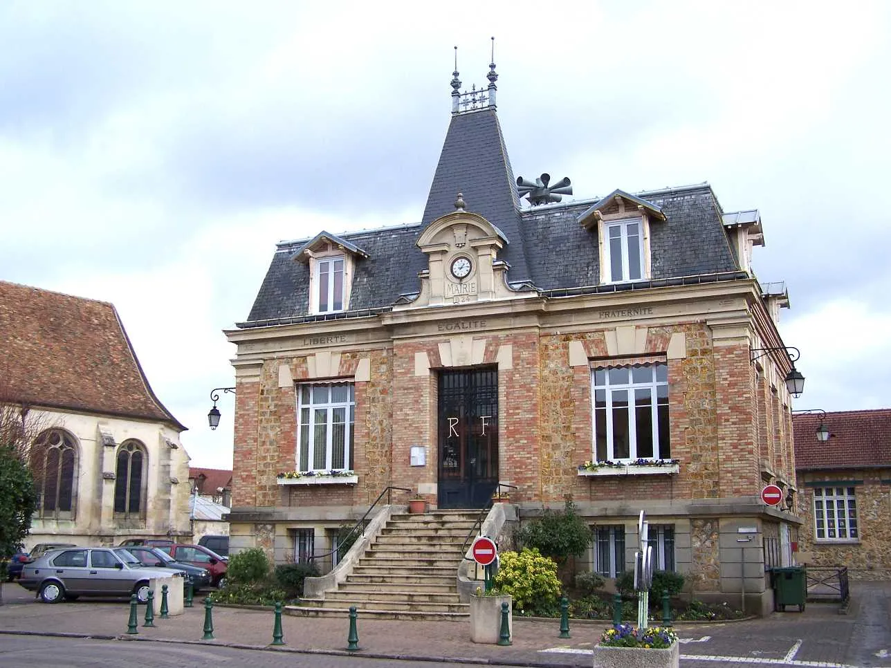 Photo showing: Town hall of Maurecourt (Yvelines, France)