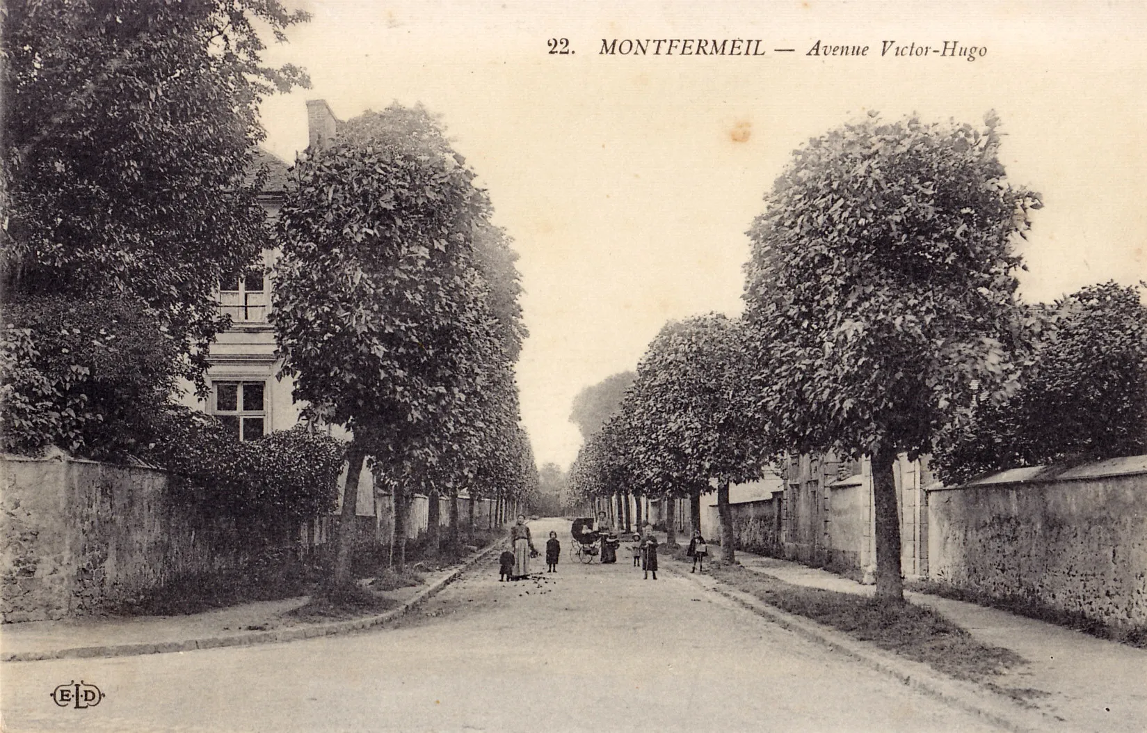 Photo showing: Carte postale ancienne éditée par ELD, n°22 : MONTFERMEIL - Avenue Victor-Hugo
